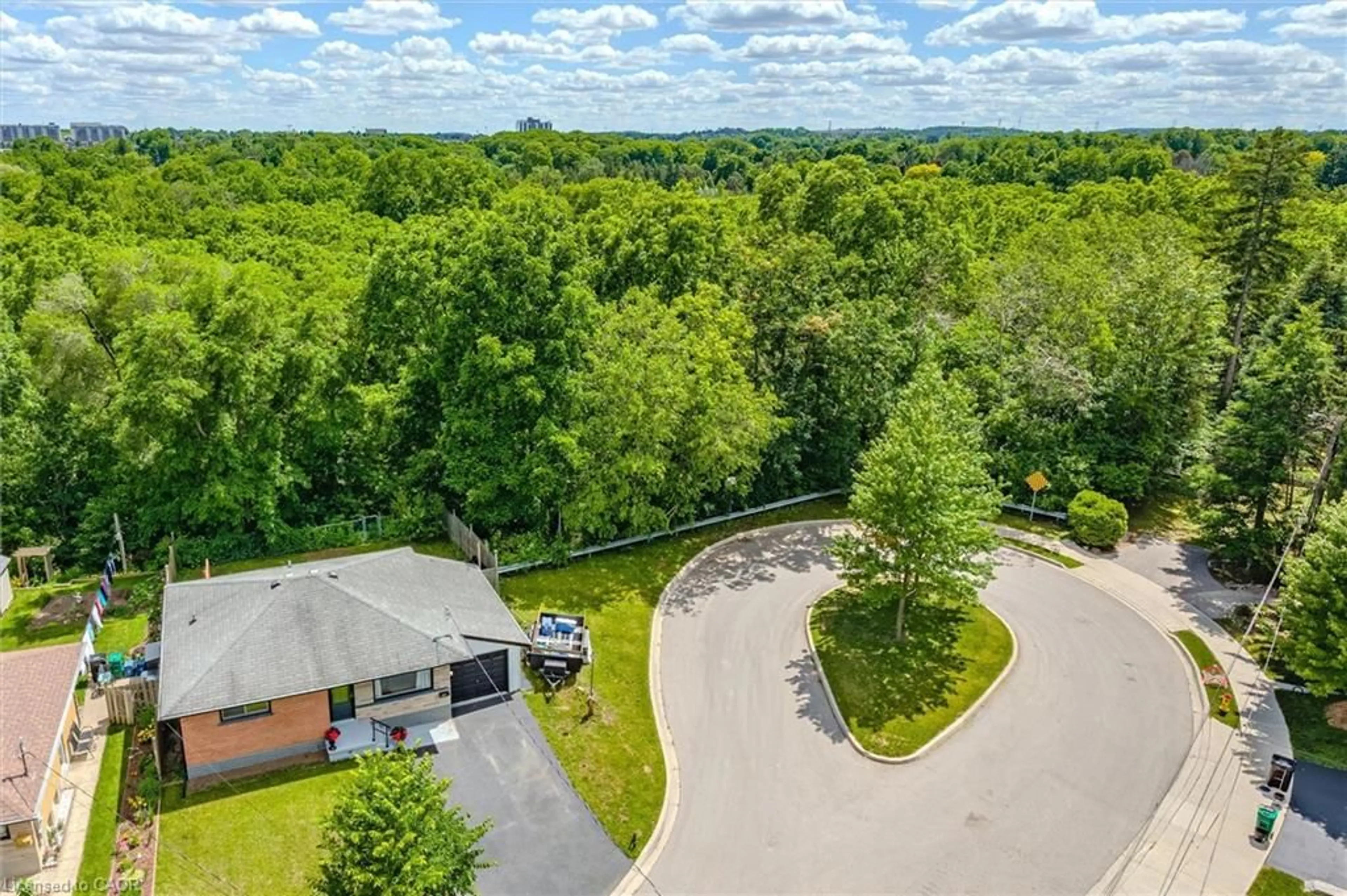A pic from outside/outdoor area/front of a property/back of a property/a pic from drone, unknown for 271 Mausser Ave, Kitchener Ontario N2M 3L2