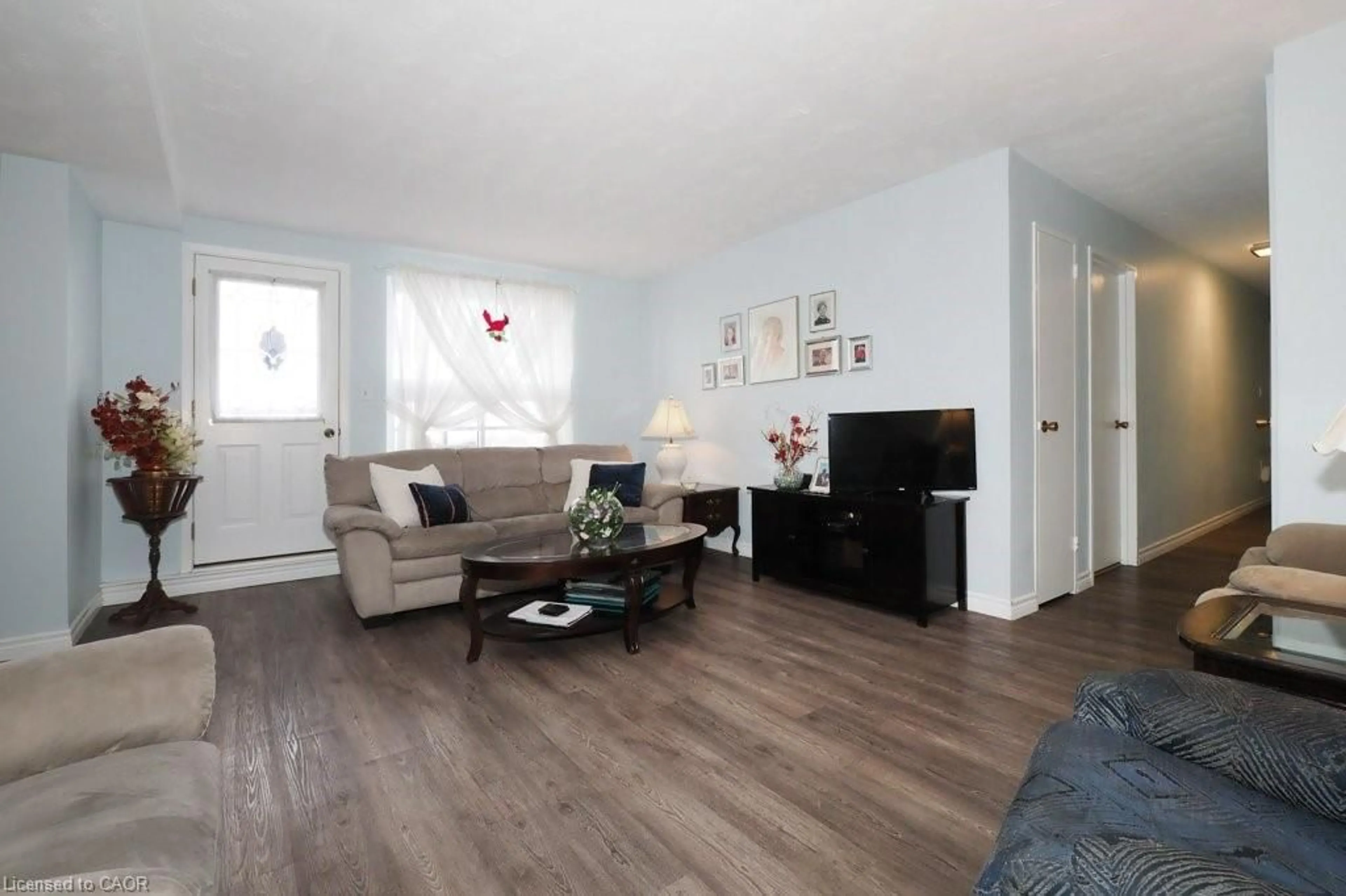 Living room with furniture, wood/laminate floor for 58 Bridgeport Rd #806, Waterloo Ontario N2J 4H5