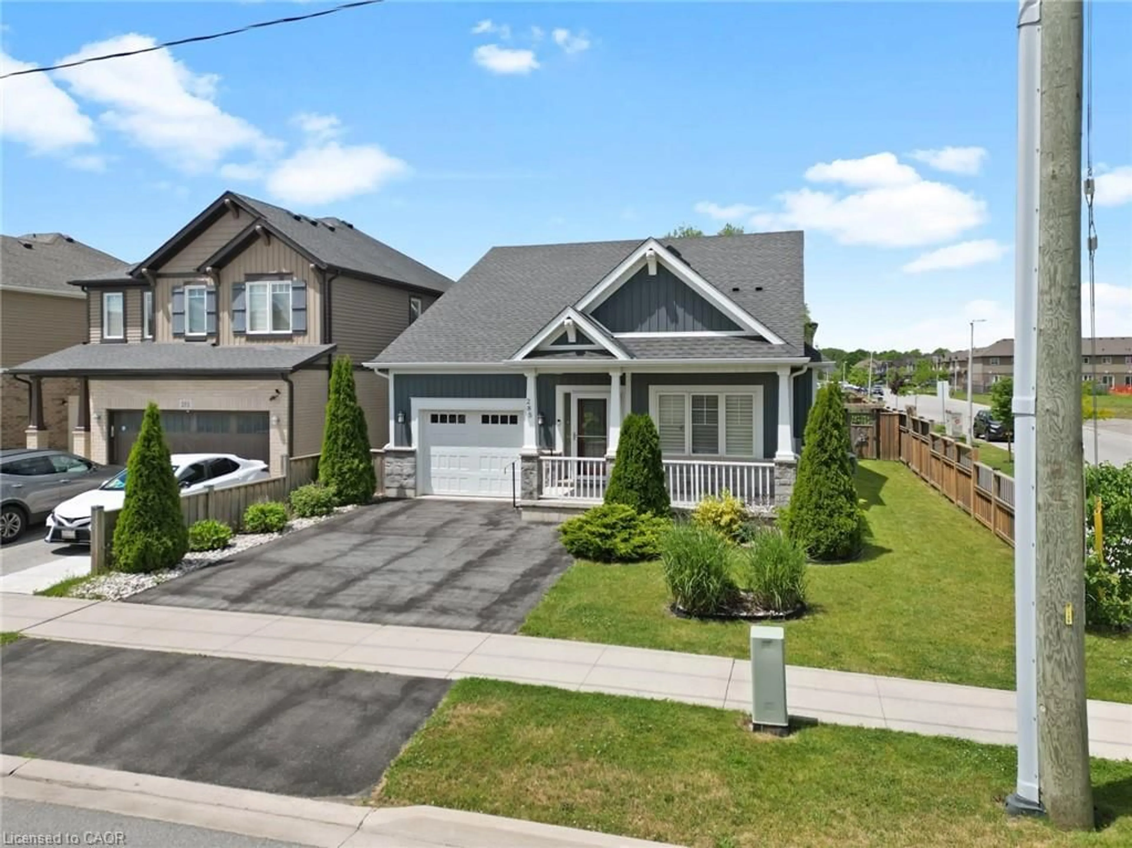 Home with vinyl exterior material, street for 285 South Pelham Rd, Welland Ontario L3C 0E6