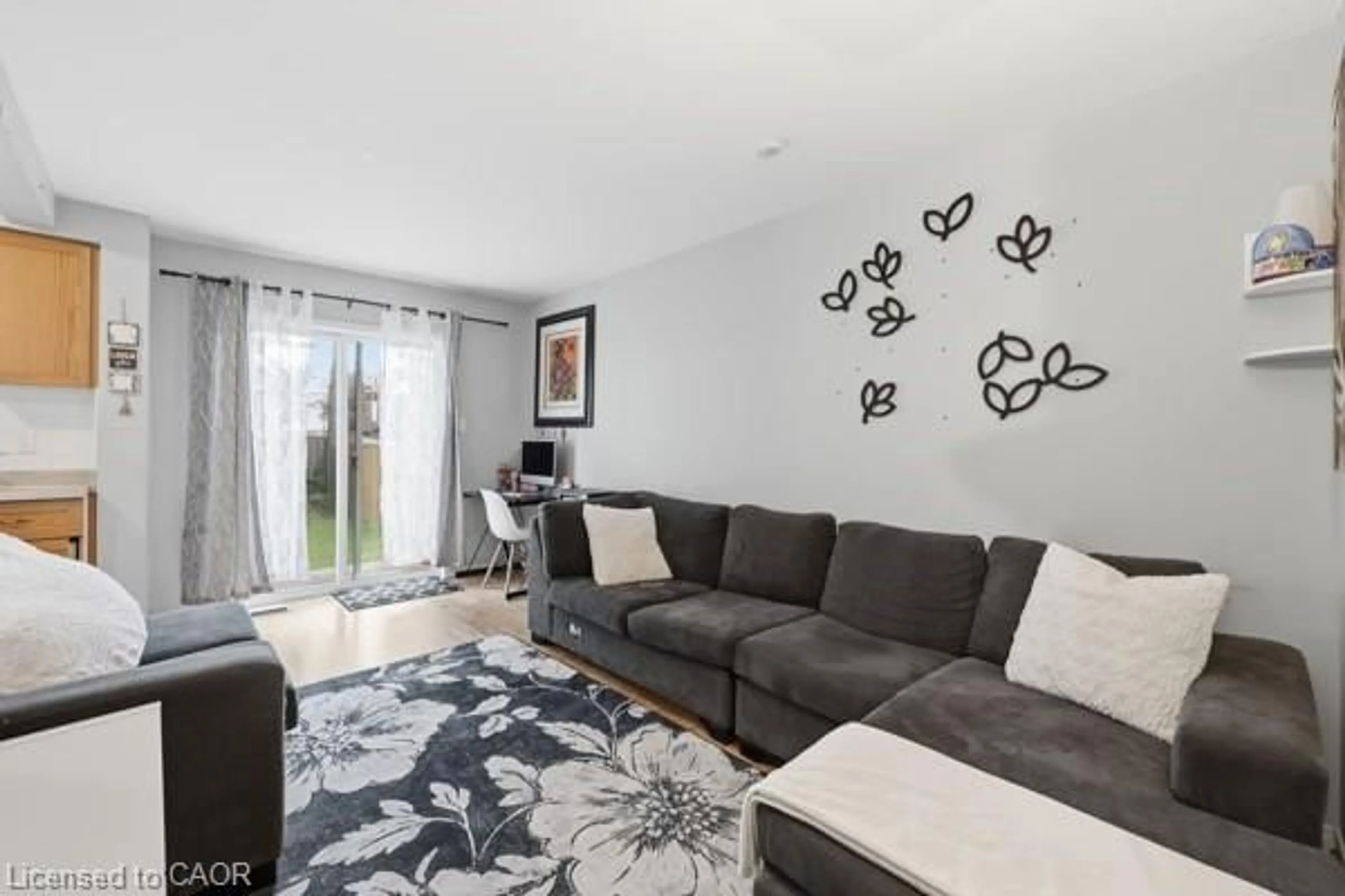 Living room with furniture, unknown for 16 Harrison Ave, Hamilton Ontario L8H 2Z7