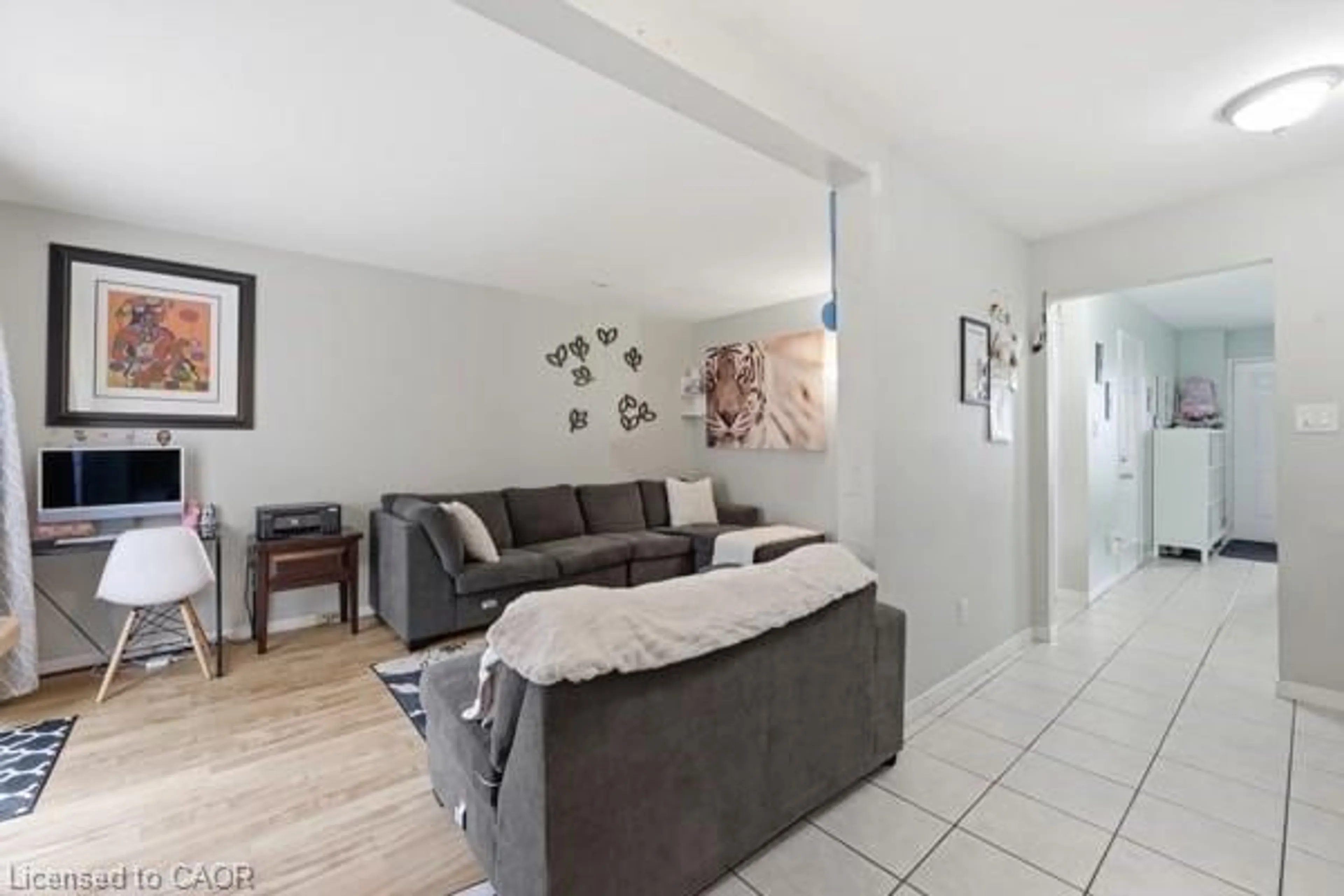 Living room with furniture, unknown for 16 Harrison Ave, Hamilton Ontario L8H 2Z7