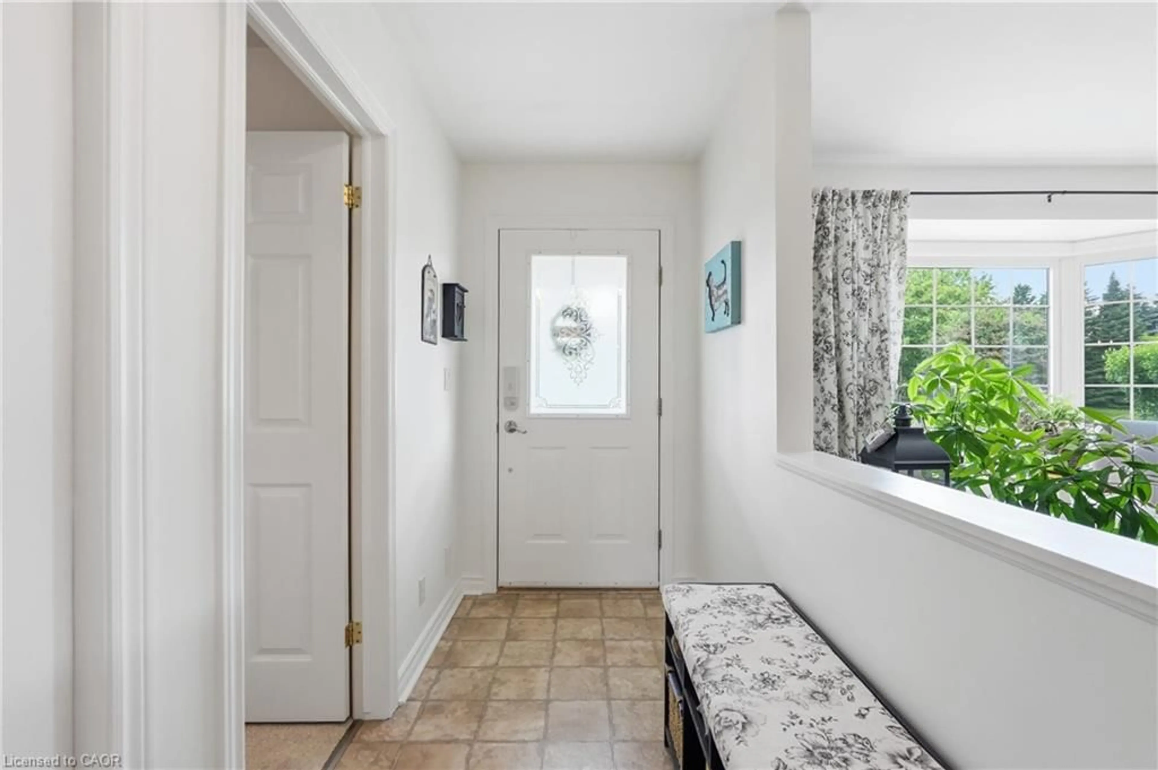 Indoor entryway for 12 Schneider Dr, Port Dover Ontario N0A 1N4