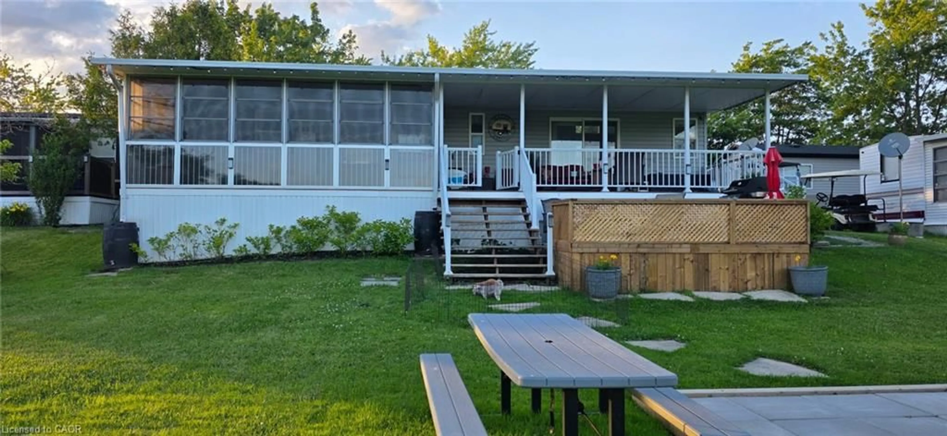 Patio, unknown for 1001 Haldimand Road 17 #189, Cayuga Ontario N0A 1E0