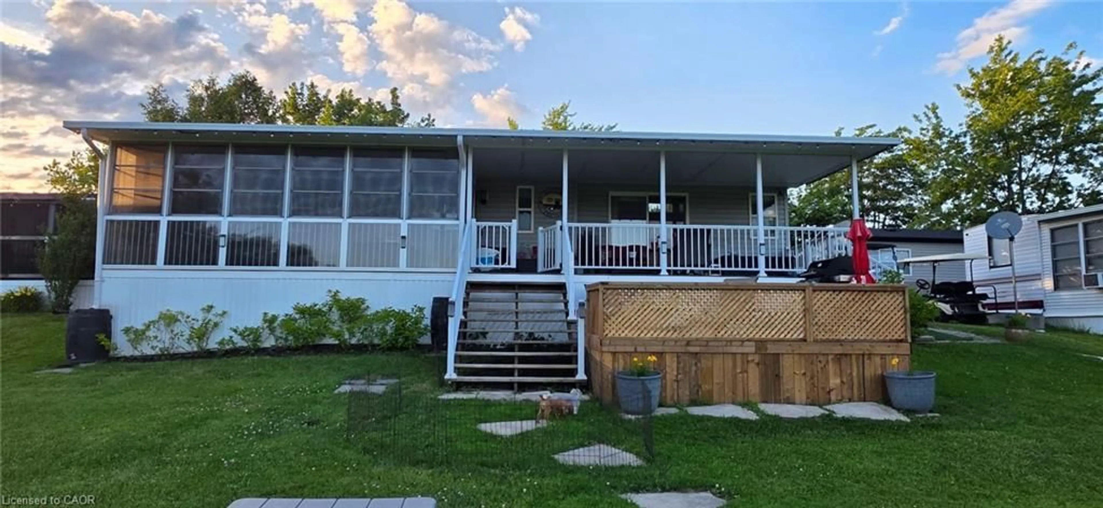 Home with vinyl exterior material, water/lake/river/ocean view for 1001 Haldimand Road 17 #189, Cayuga Ontario N0A 1E0