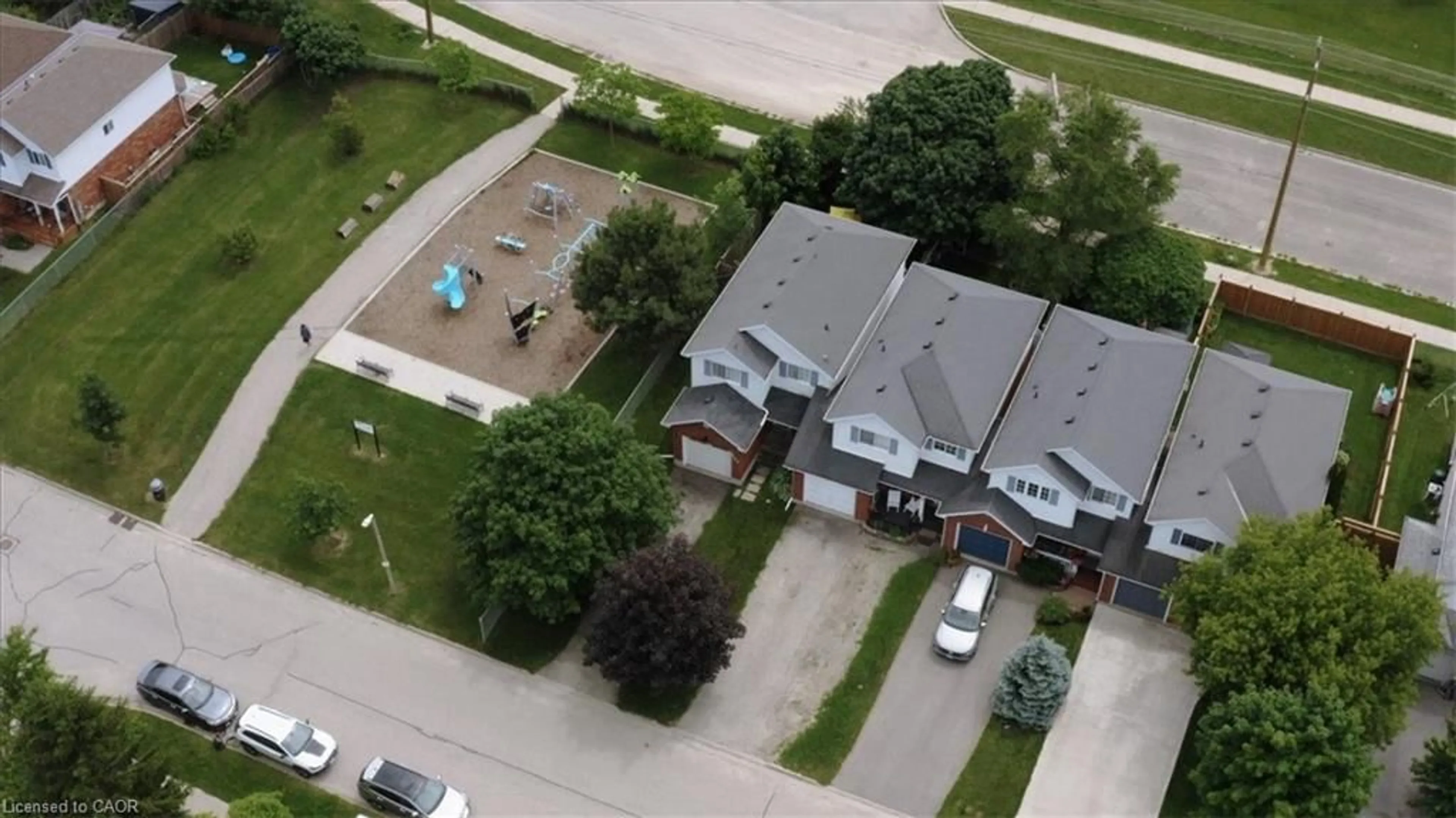 A pic from outside/outdoor area/front of a property/back of a property/a pic from drone, street for 256 Tait Cres, Fergus Ontario N1M 3P7