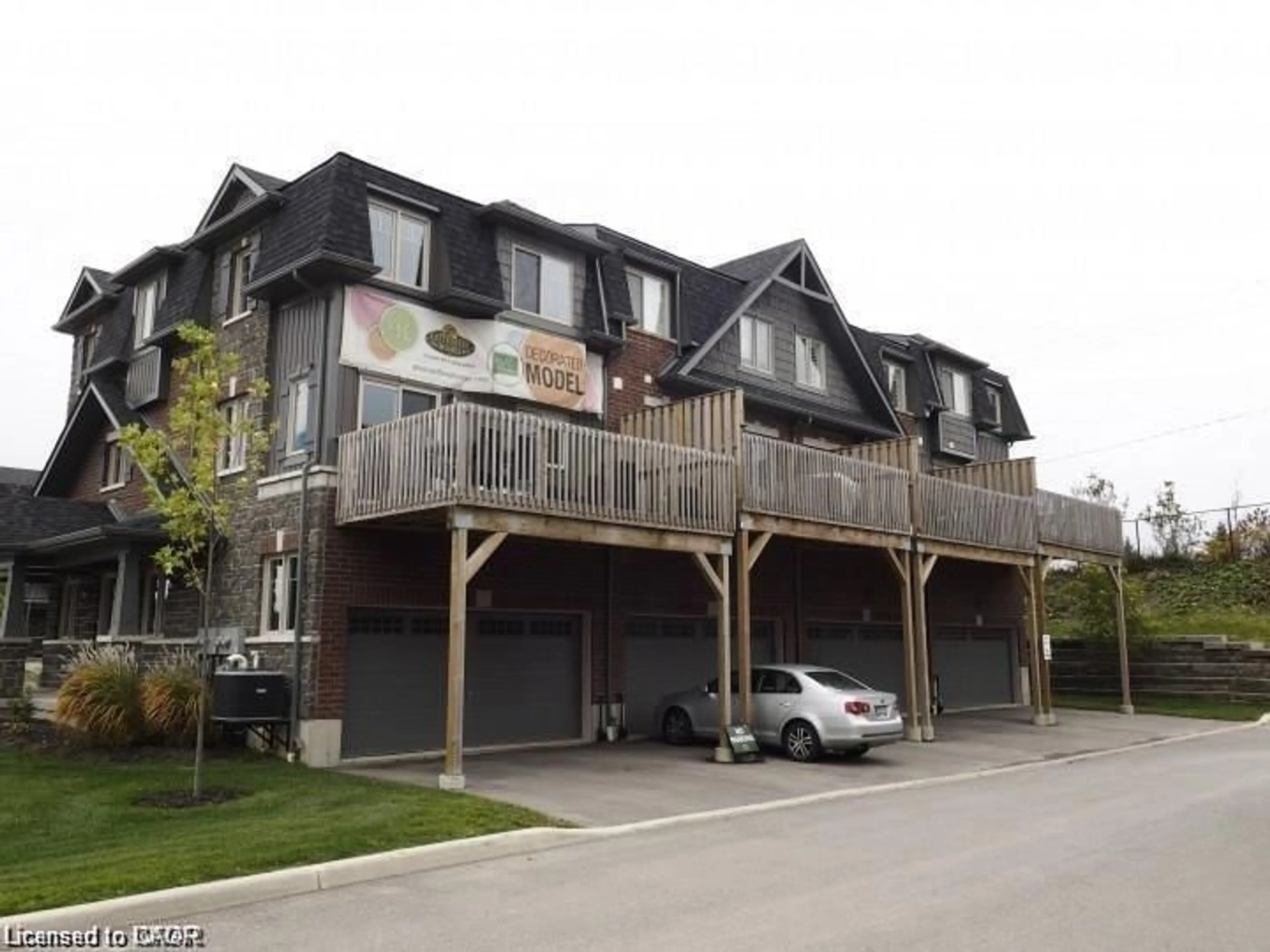 A pic from outside/outdoor area/front of a property/back of a property/a pic from drone, unknown for 4 Isaiah Dr, Kitchener Ontario N2E 0C1