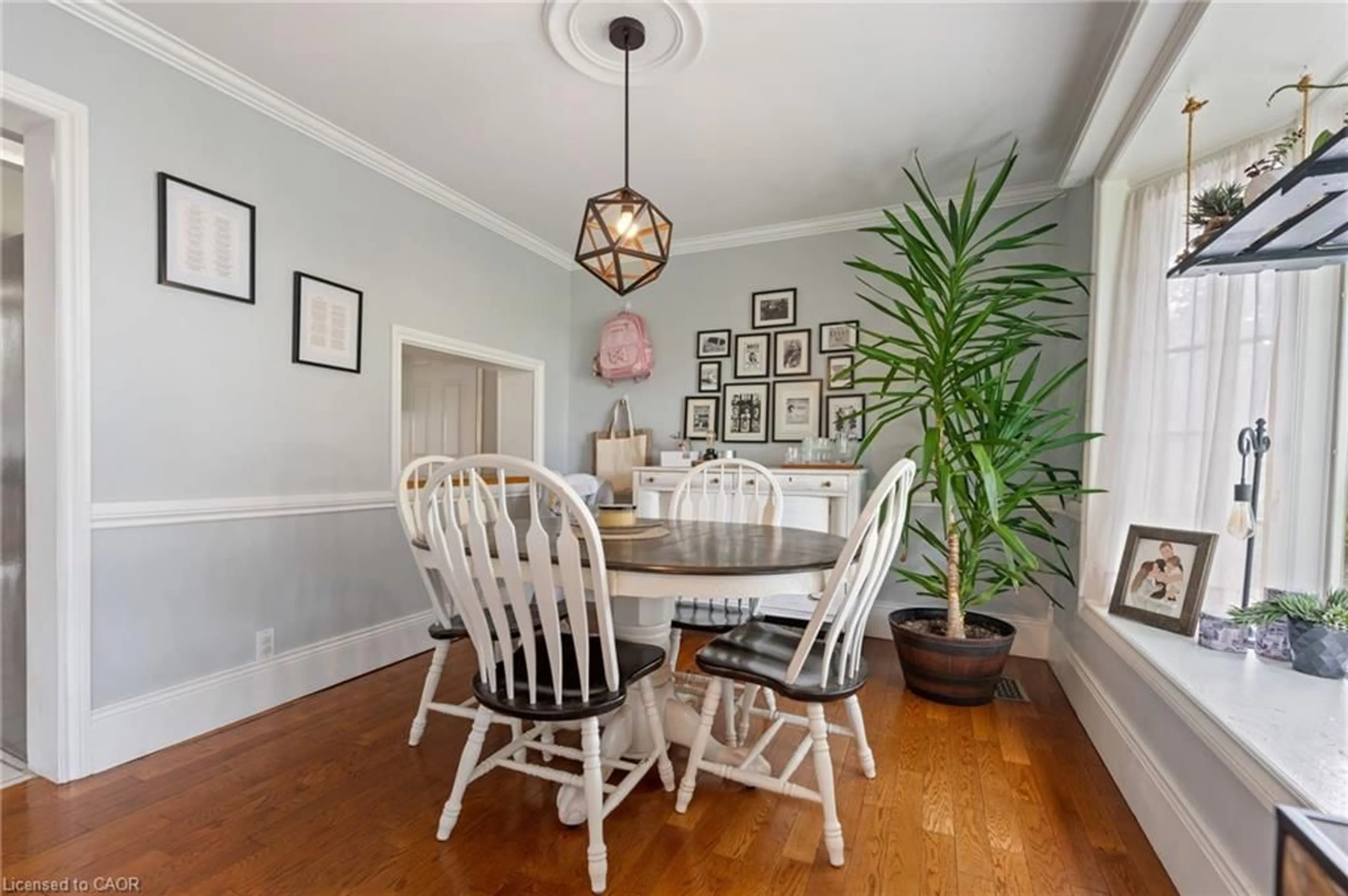 Dining room, wood/laminate floor for 1015 Queen St, Courtland Ontario N0J 1E0