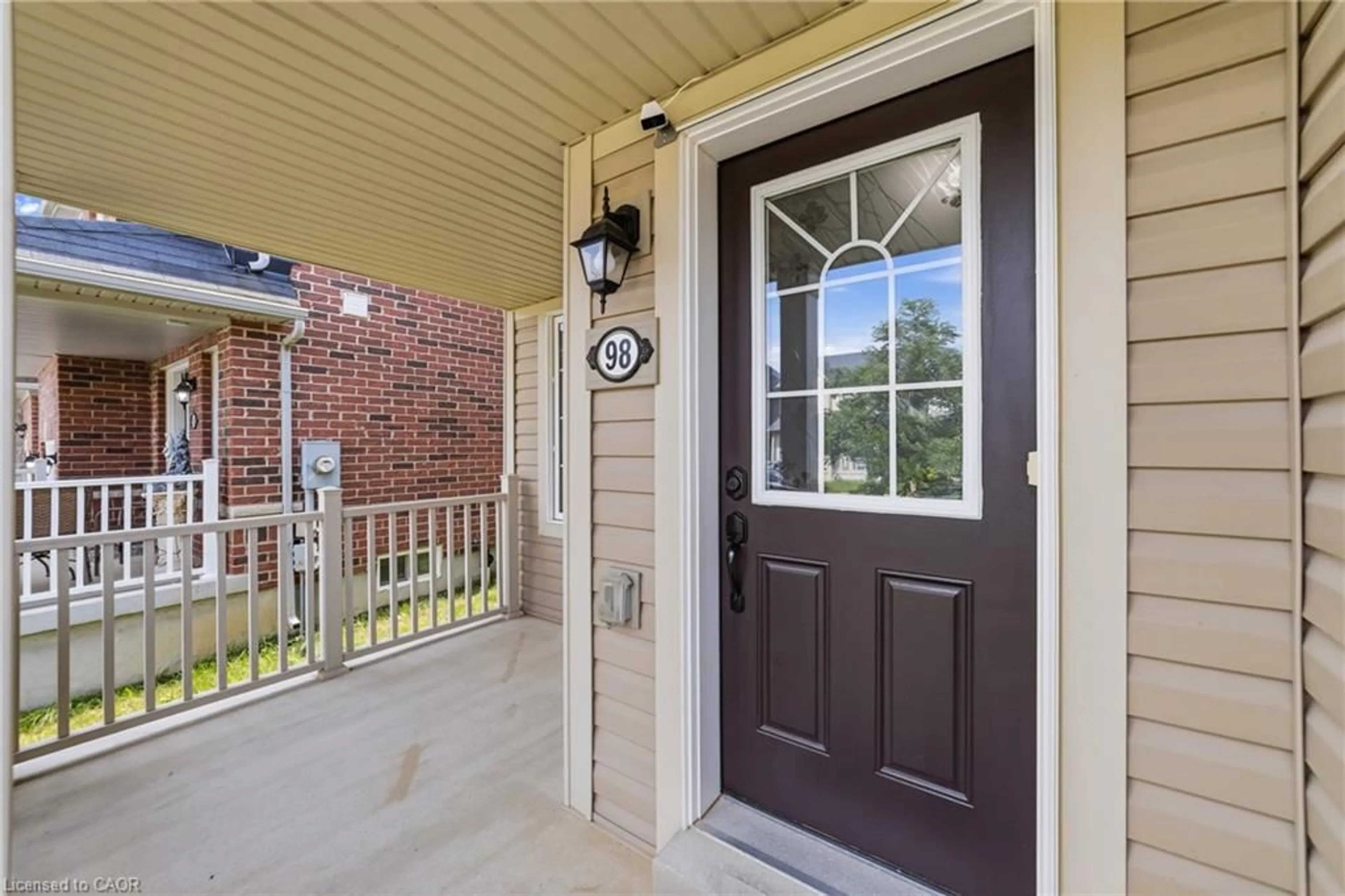 Indoor entryway for 98 Warner Lane, Brantford Ontario N3T 0J3