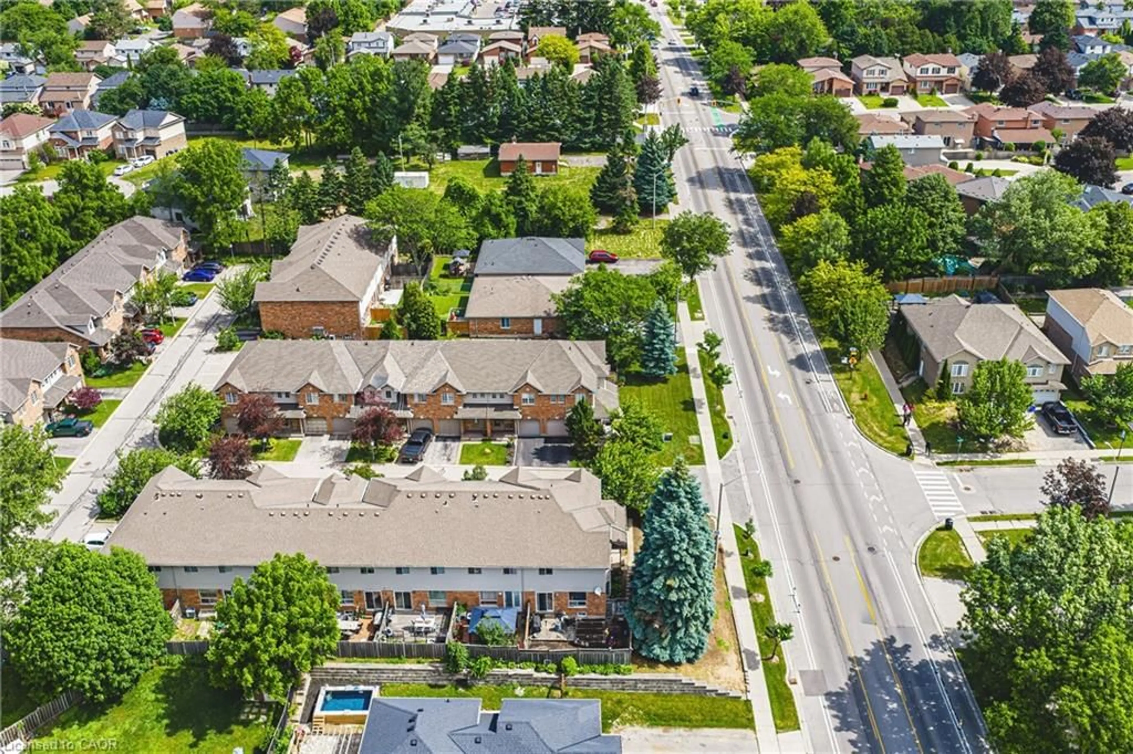 A pic from outside/outdoor area/front of a property/back of a property/a pic from drone, street for 1000 Upper Paradise Rd #8, Hamilton Ontario L9B 2S7