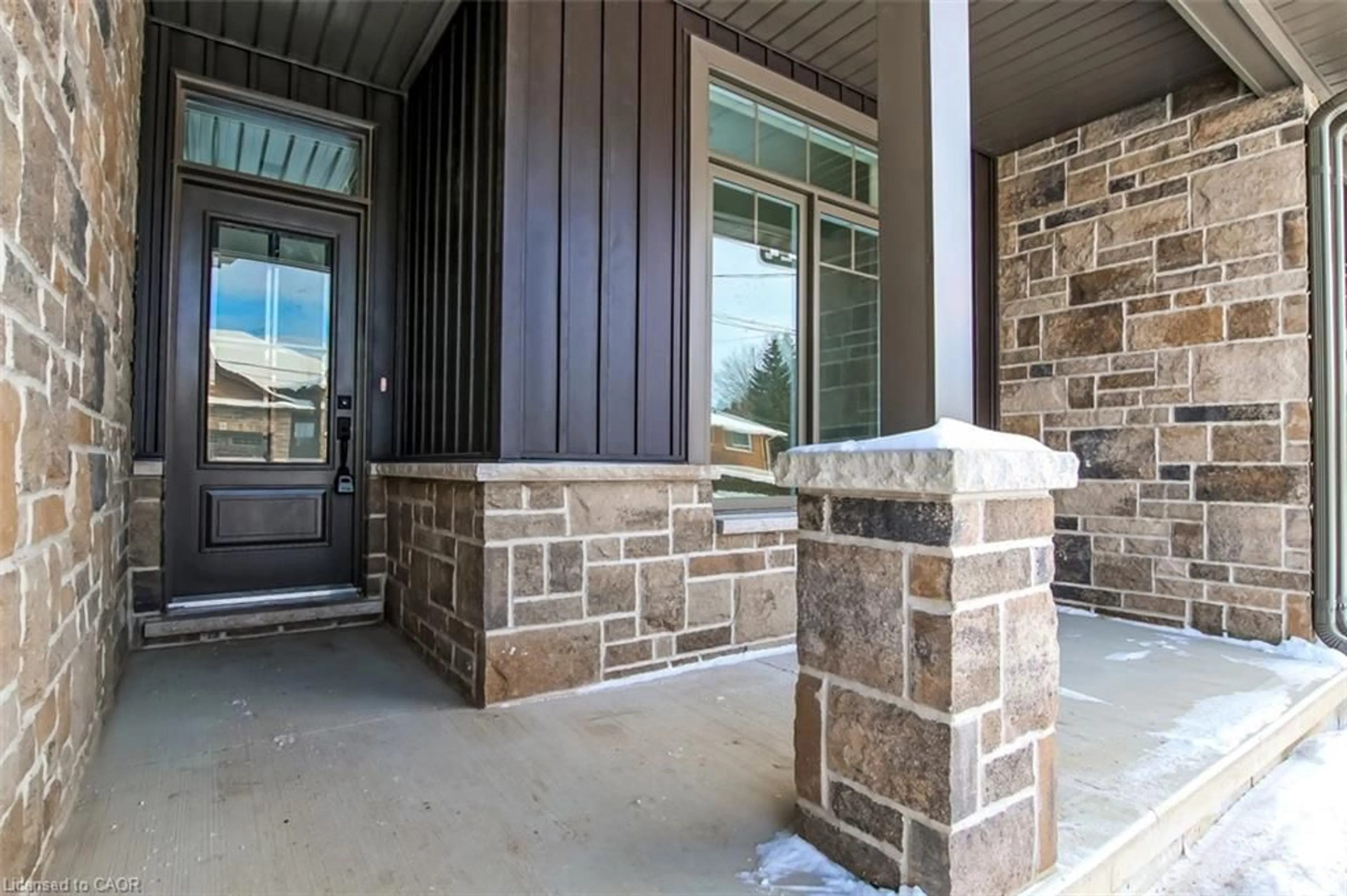 Indoor entryway for 51 Norfolk St, Waterford Ontario N0E 1Y0