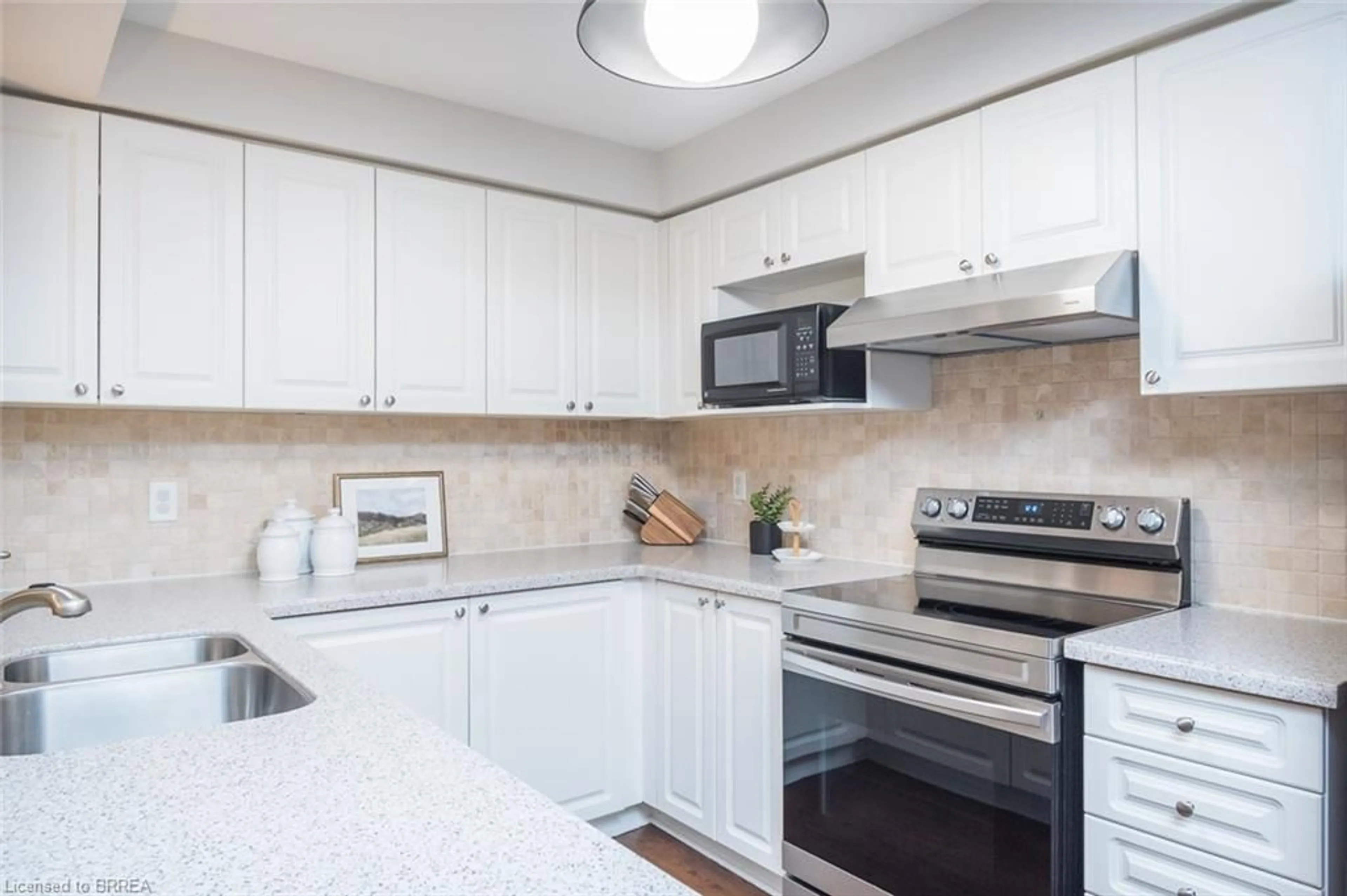 Standard kitchen, ceramic/tile floor for 88 Manley Lane, Milton Ontario L9T 5N9
