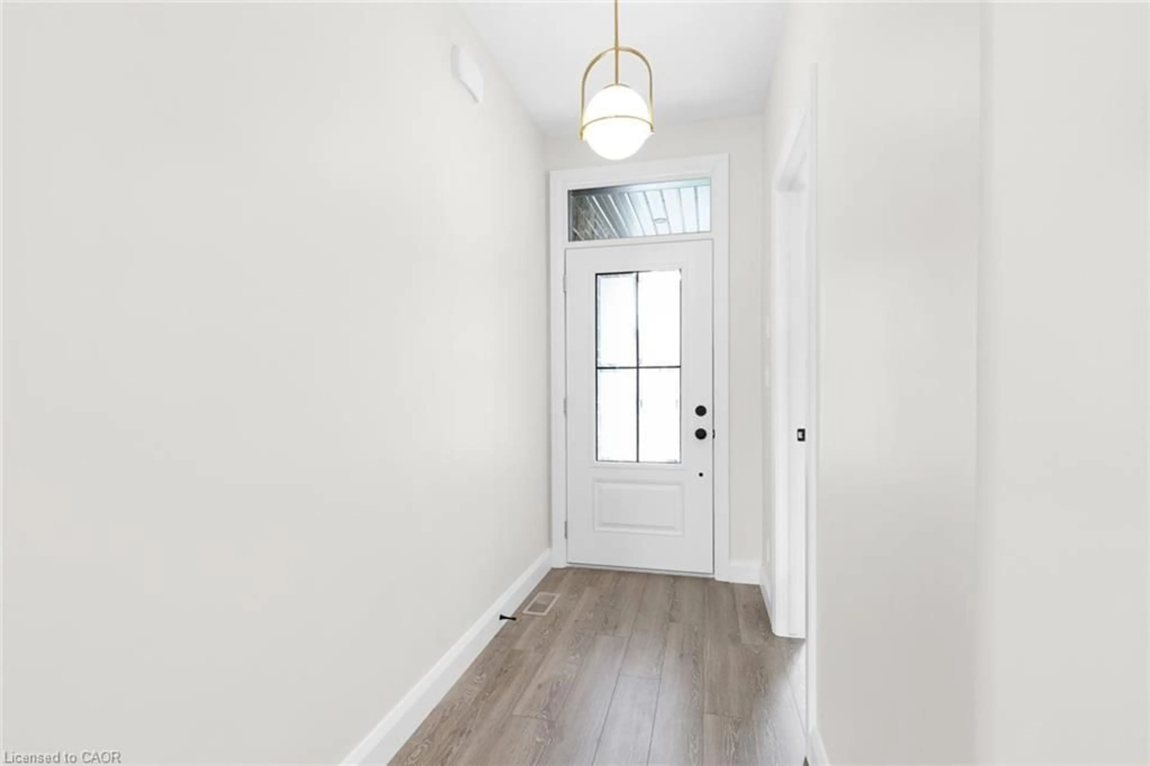 Indoor entryway for 55 Norfolk St, Waterford Ontario N0E 1Y0