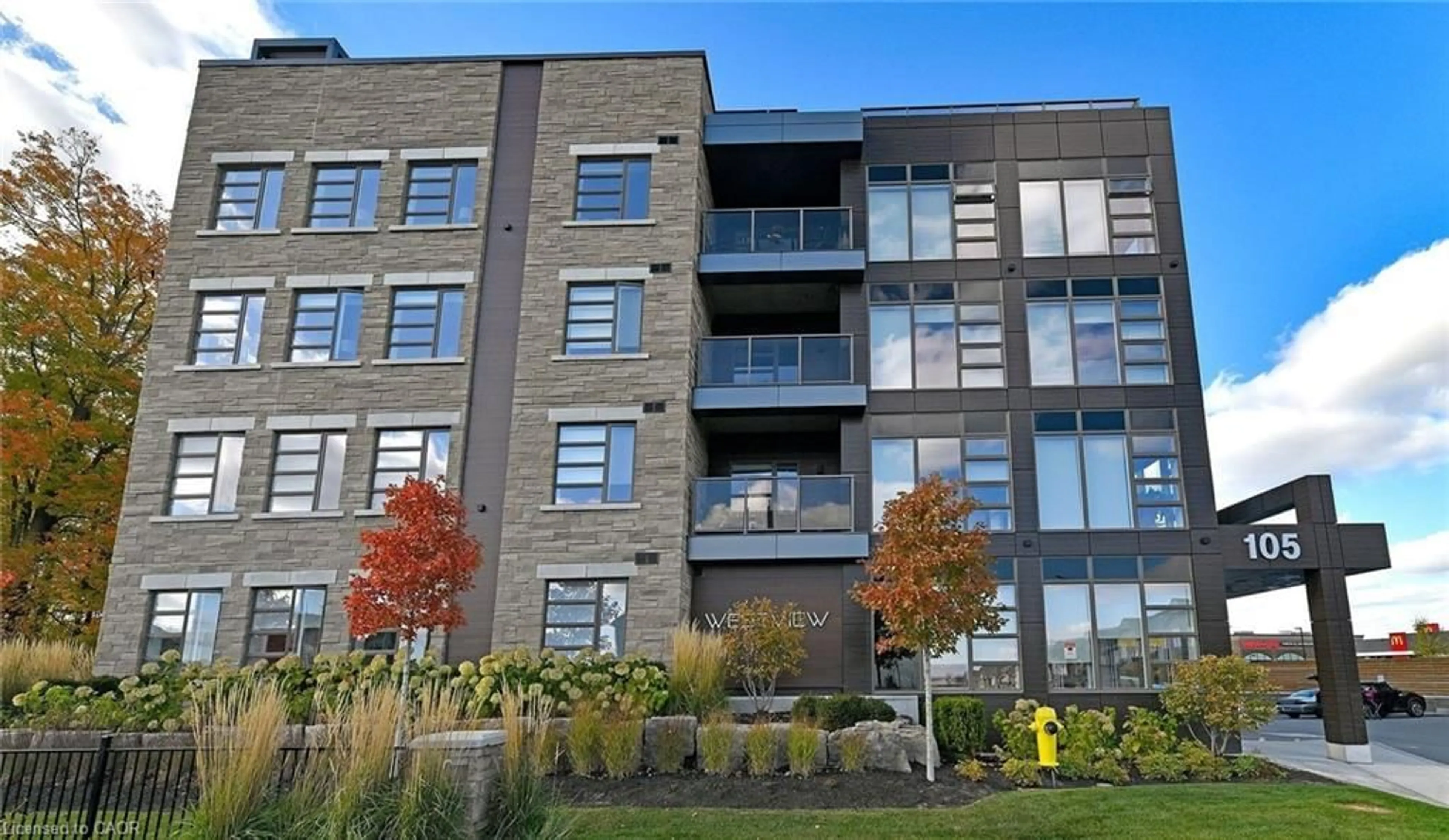 Patio, building for 105 Spencer Ave, Orangeville Ontario L9W 6X2