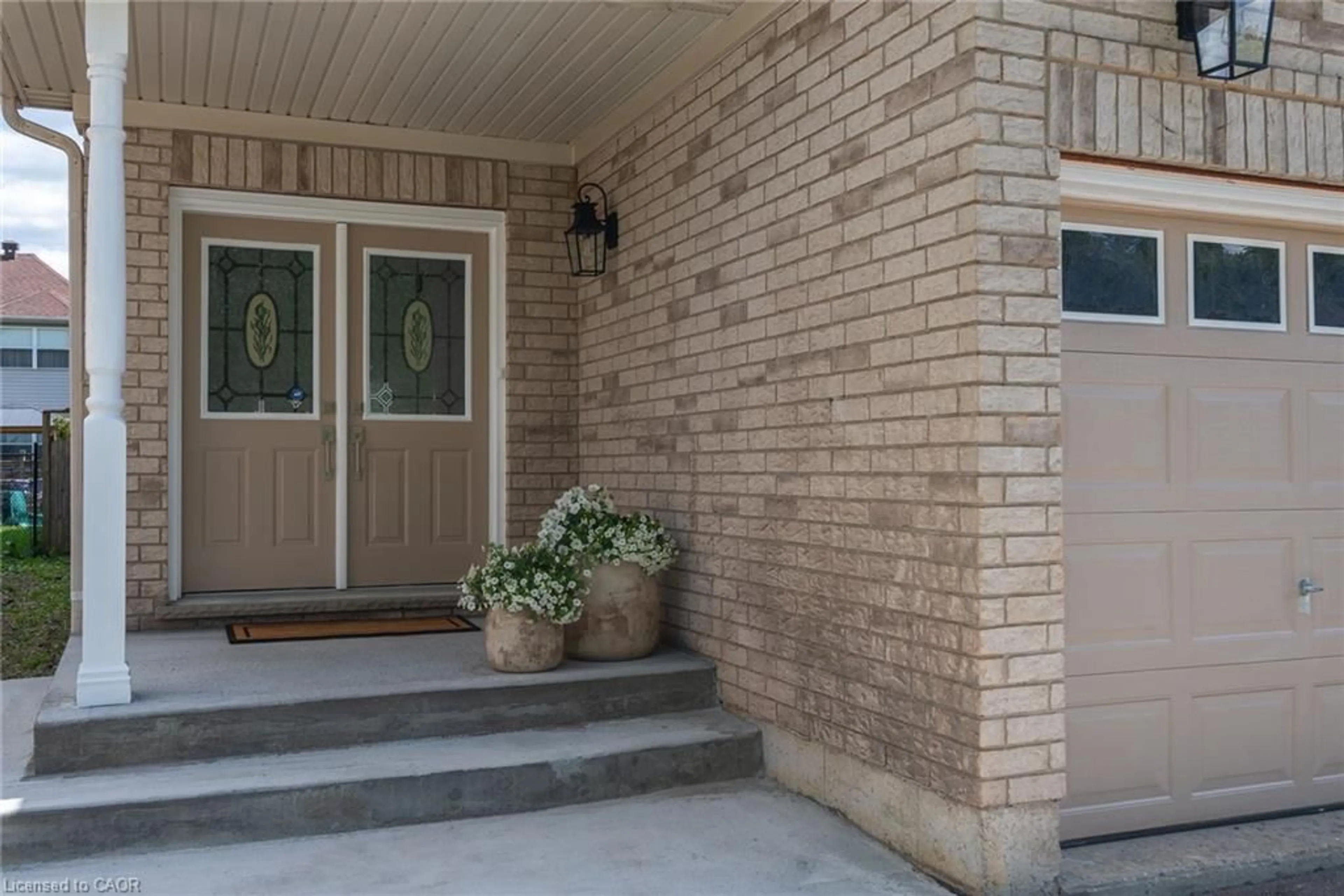 Indoor entryway for 723 Brookmill Pl, Waterloo Ontario N2V 2P1