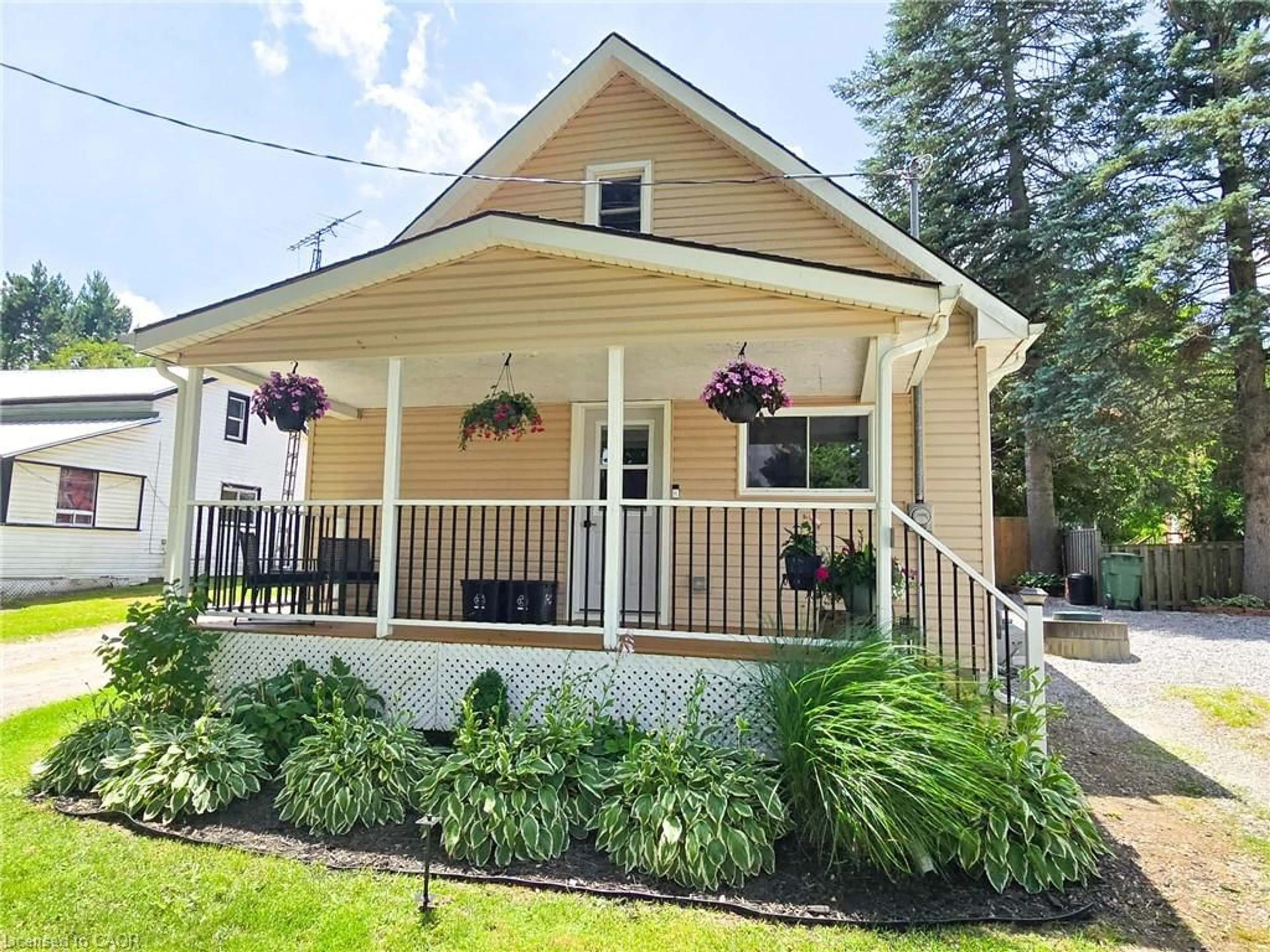 Home with vinyl exterior material, street for 6 Hewitt St, Vittoria Ontario N0E 1W0