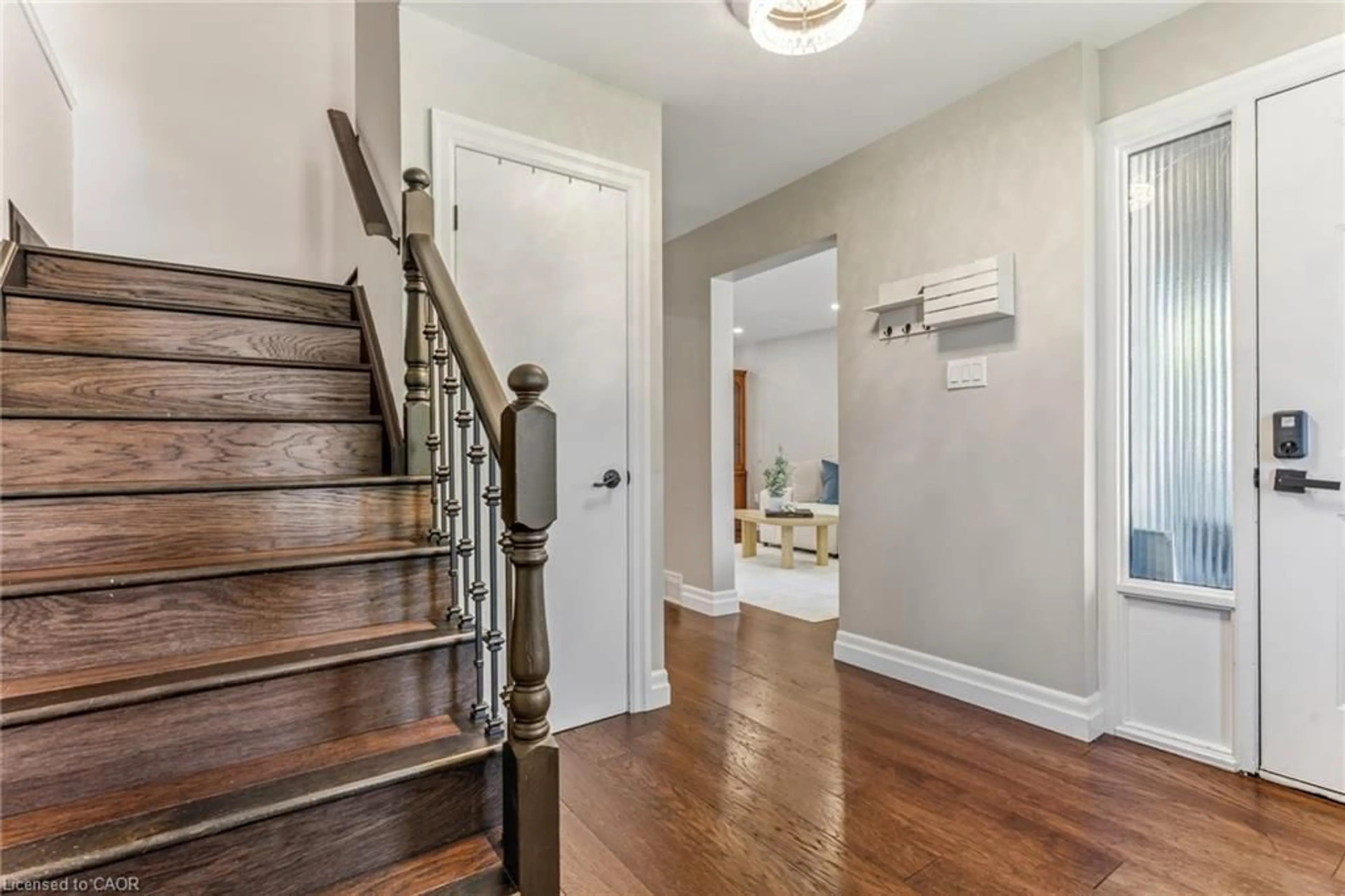 Indoor entryway for 4512 Cedarbrook Lane, Beamsville Ontario L3J 0B2