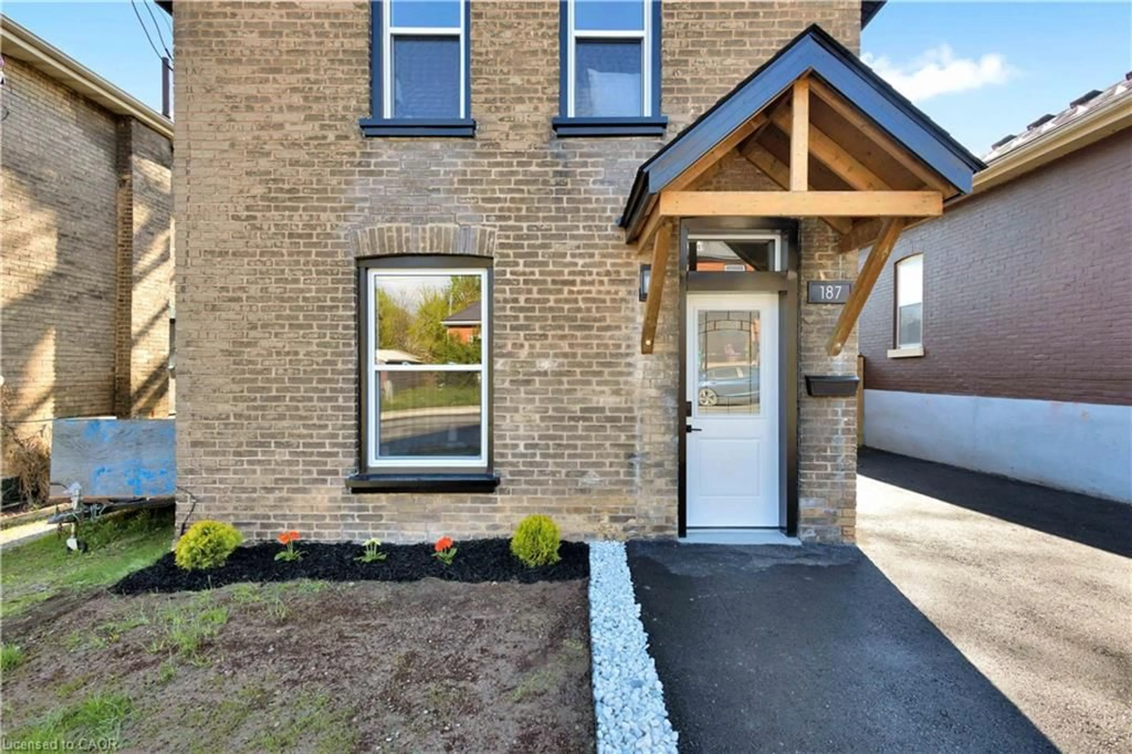 Home with brick exterior material, street for 187 Drummond St, Brantford Ontario N3S 6A8
