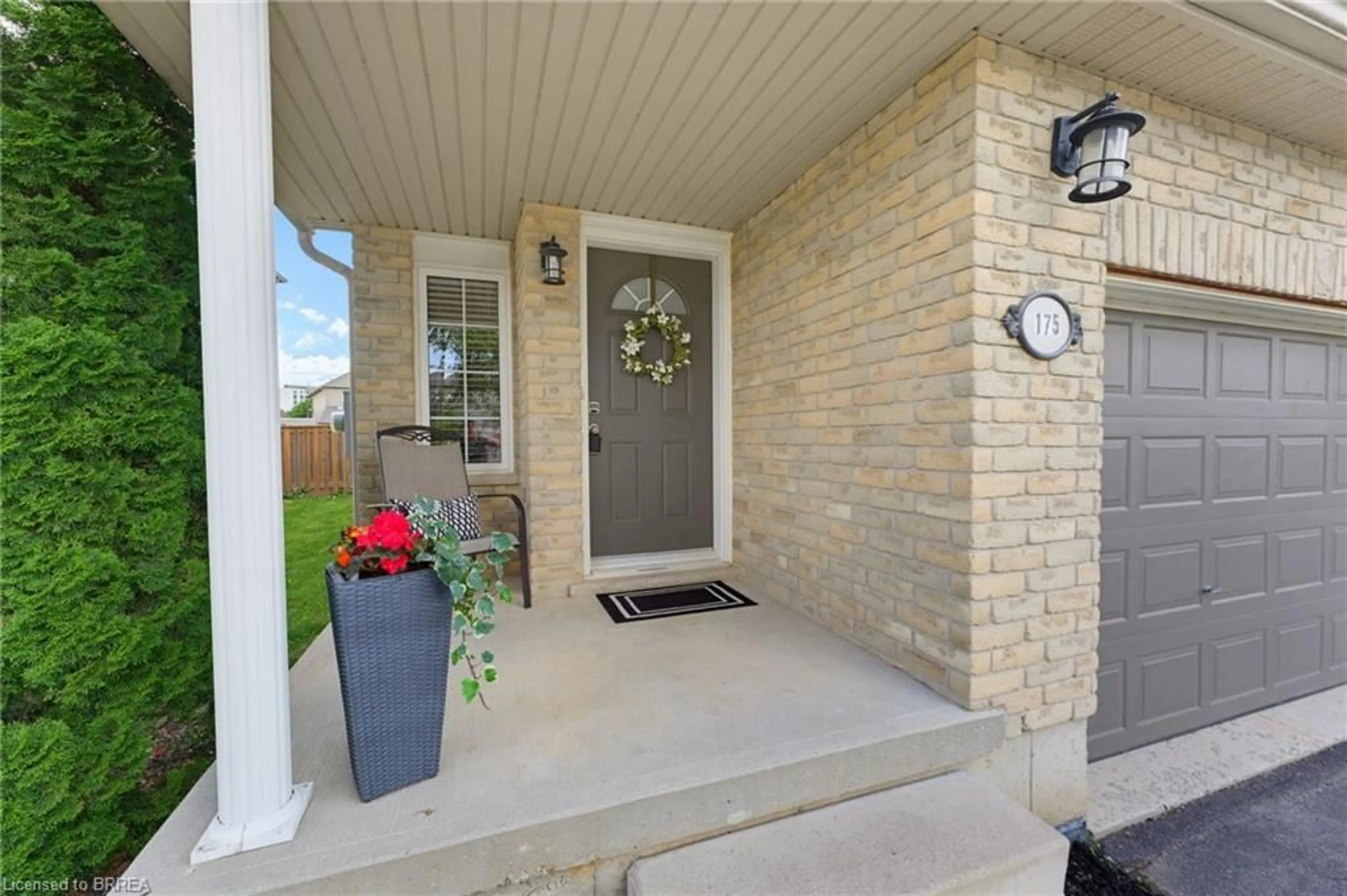 Indoor entryway for 175 Mcguiness Dr, Brantford Ontario N3T 0B5