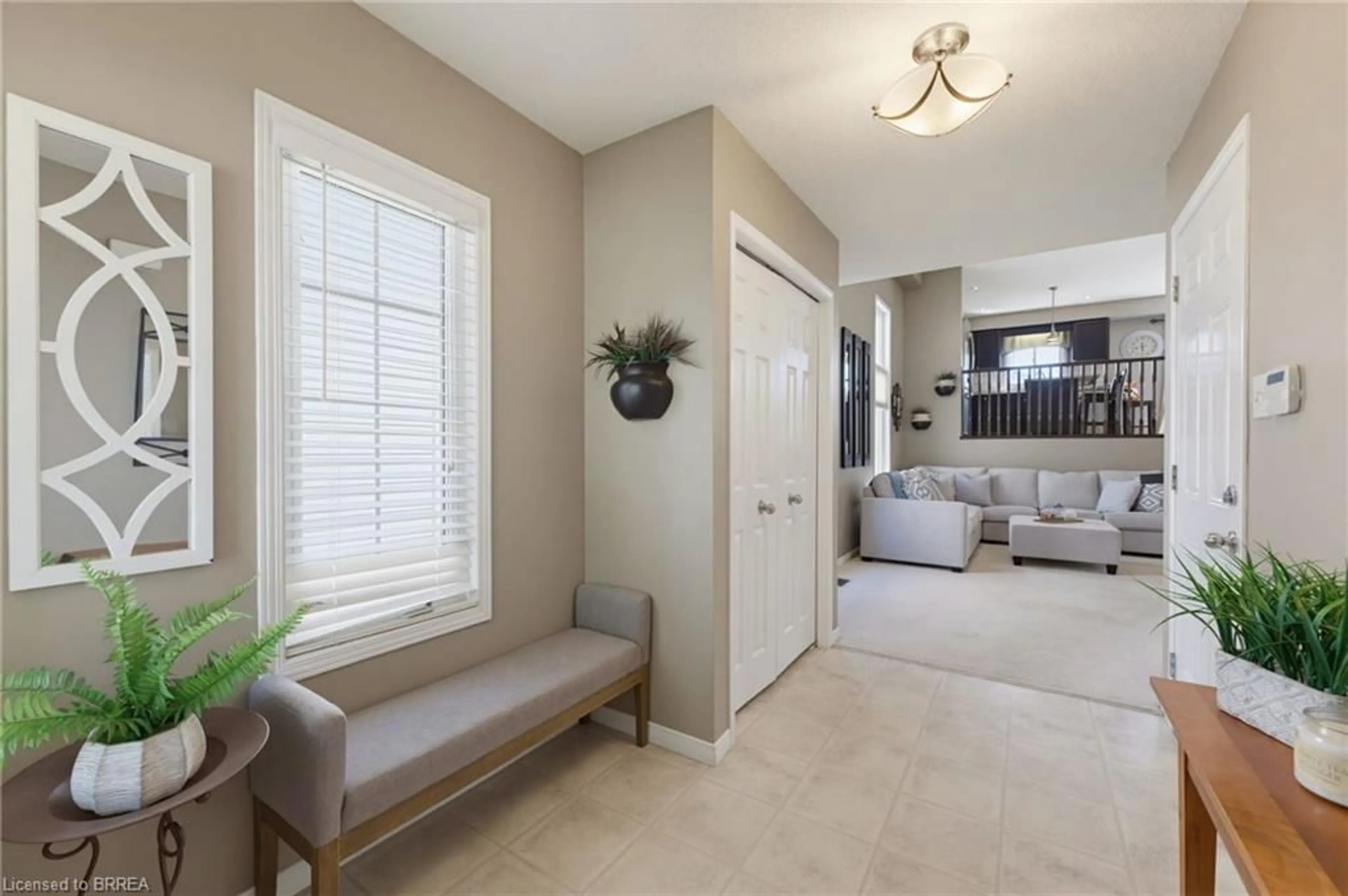 Indoor entryway for 175 Mcguiness Dr, Brantford Ontario N3T 0B5
