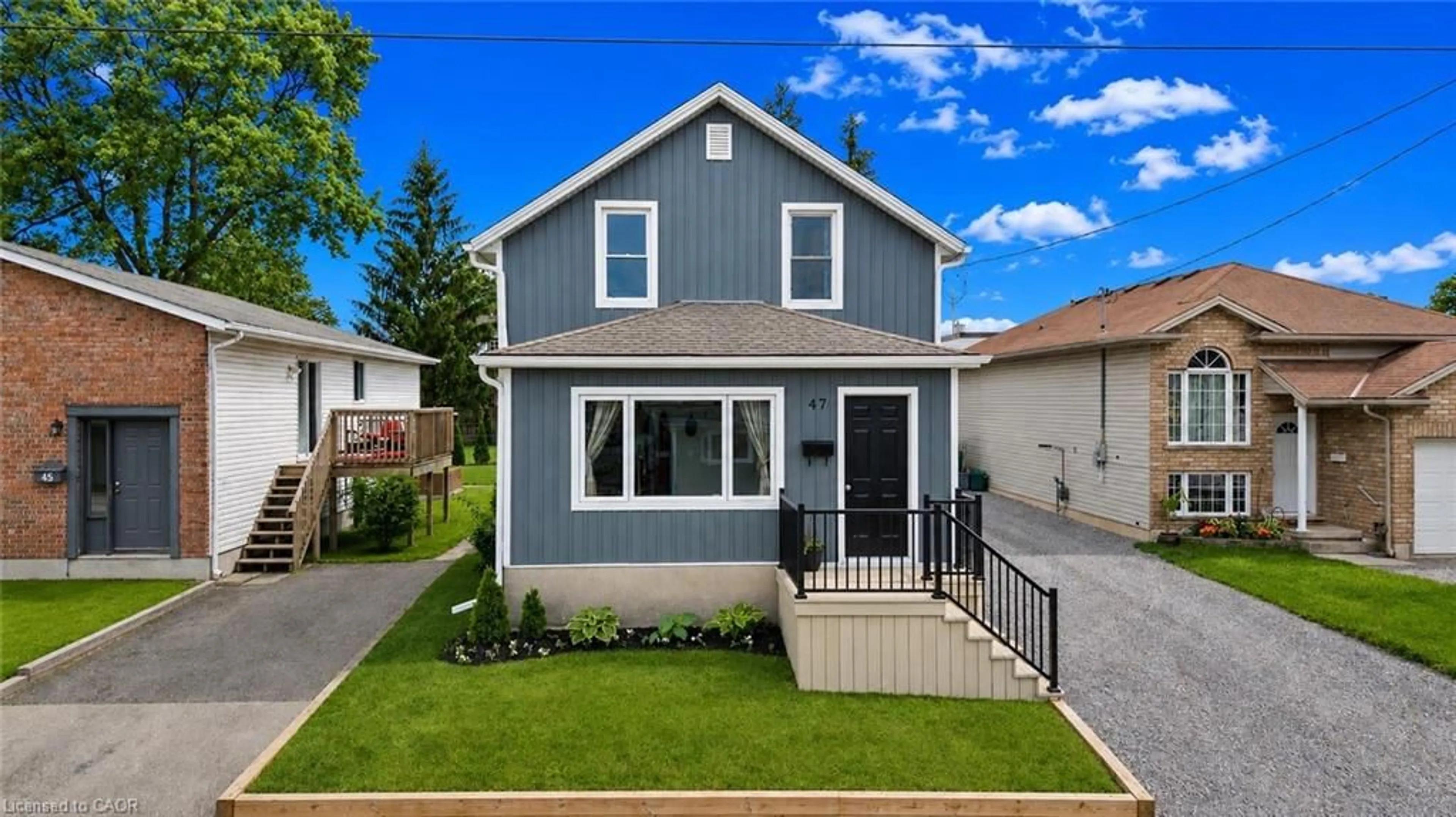Home with vinyl exterior material, street for 47 Sullivan Ave, Thorold Ontario L2V 2Y7
