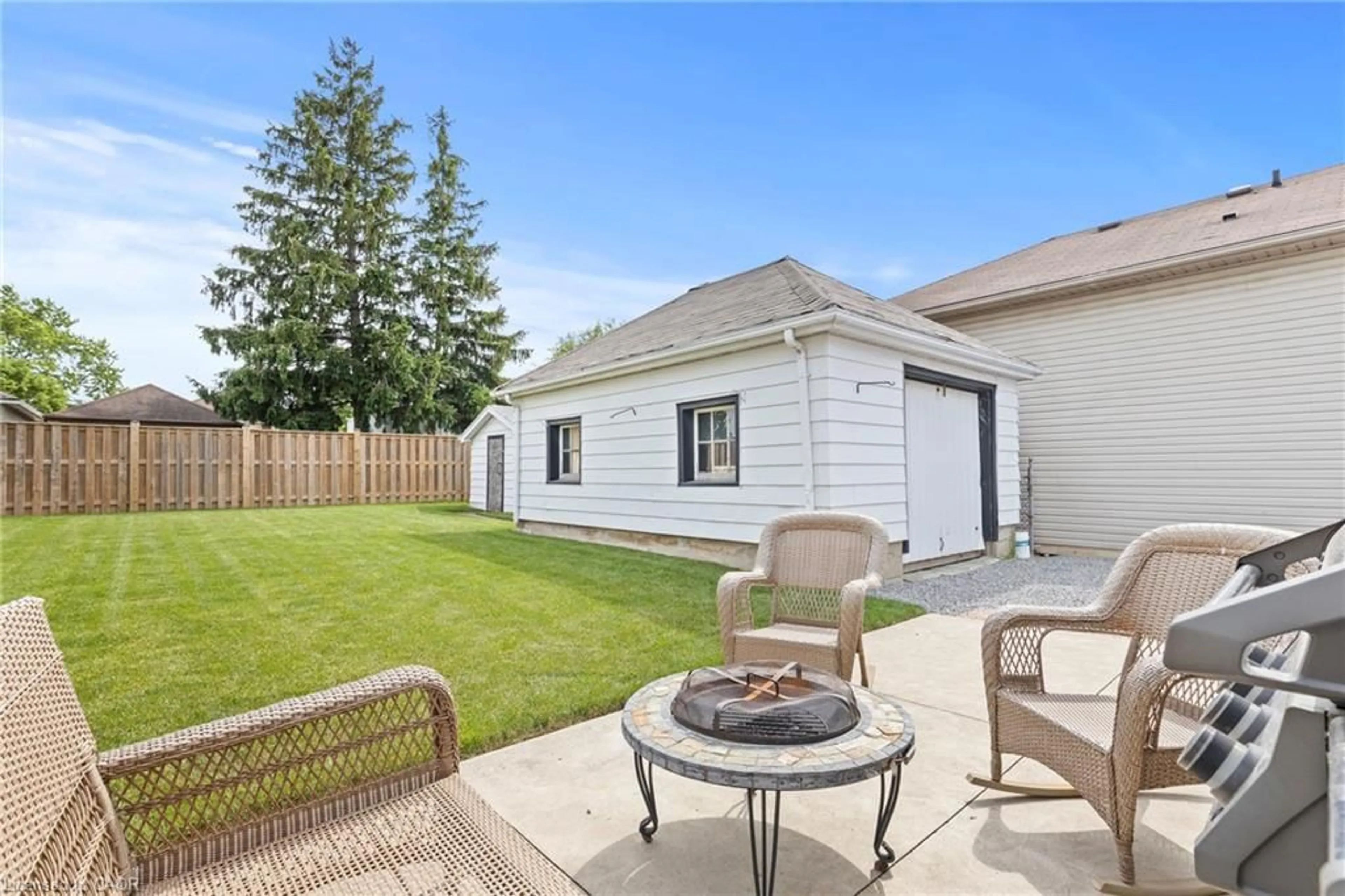 Patio, street for 47 Sullivan Ave, Thorold Ontario L2V 2Y7