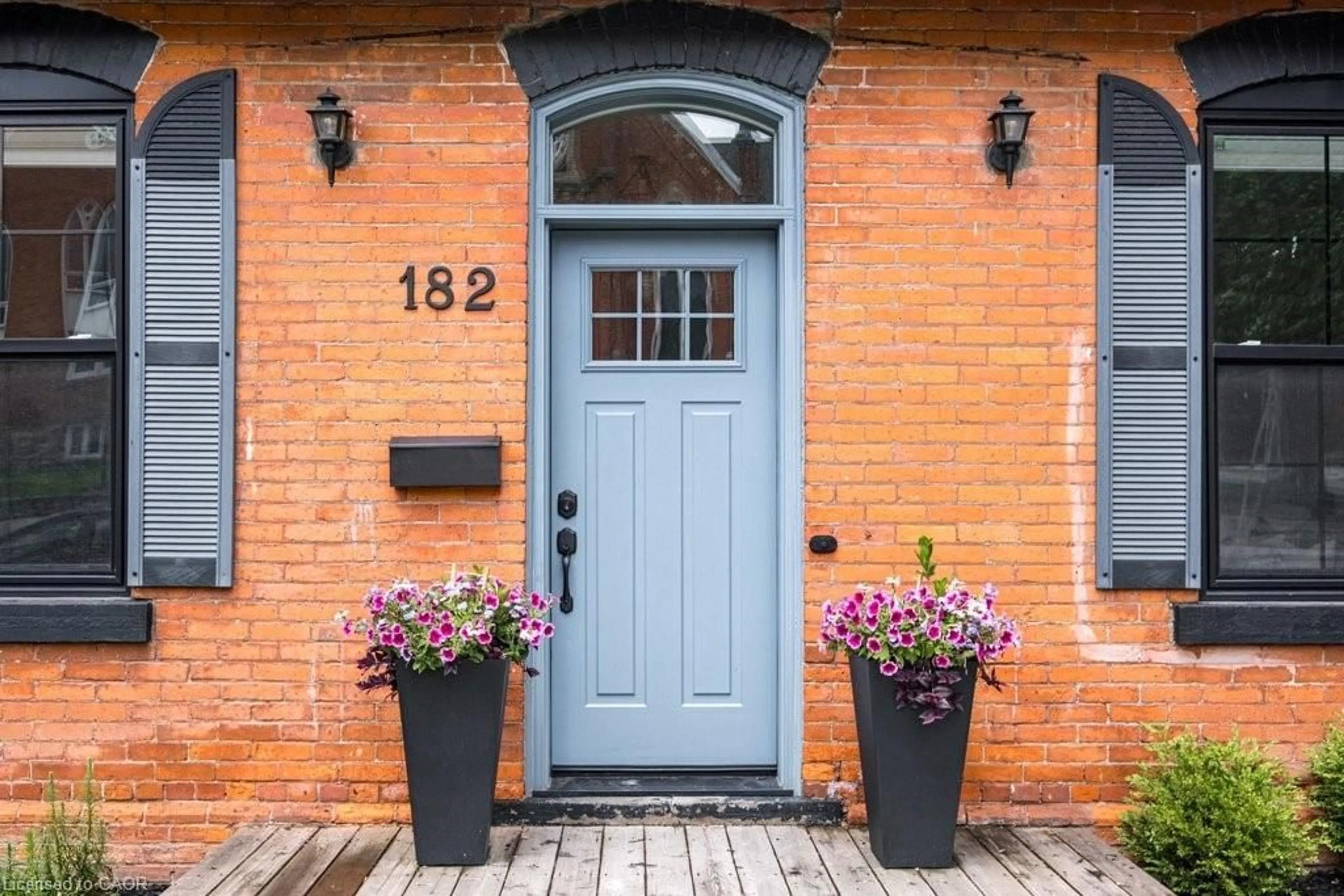 Home with brick exterior material, street for 182 Charlton Ave, Hamilton Ontario L8P 2E1