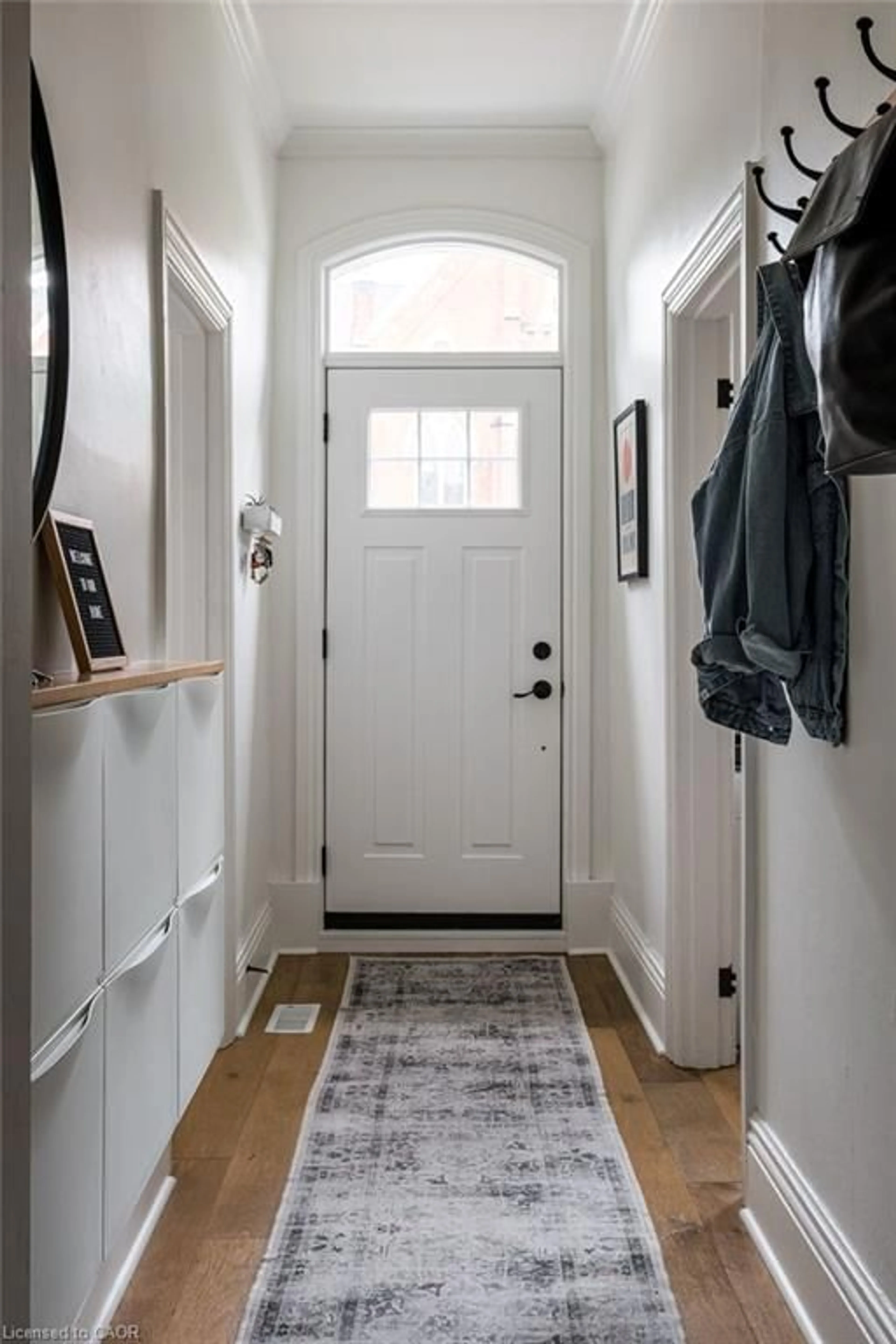 Indoor entryway for 182 Charlton Ave, Hamilton Ontario L8P 2E1