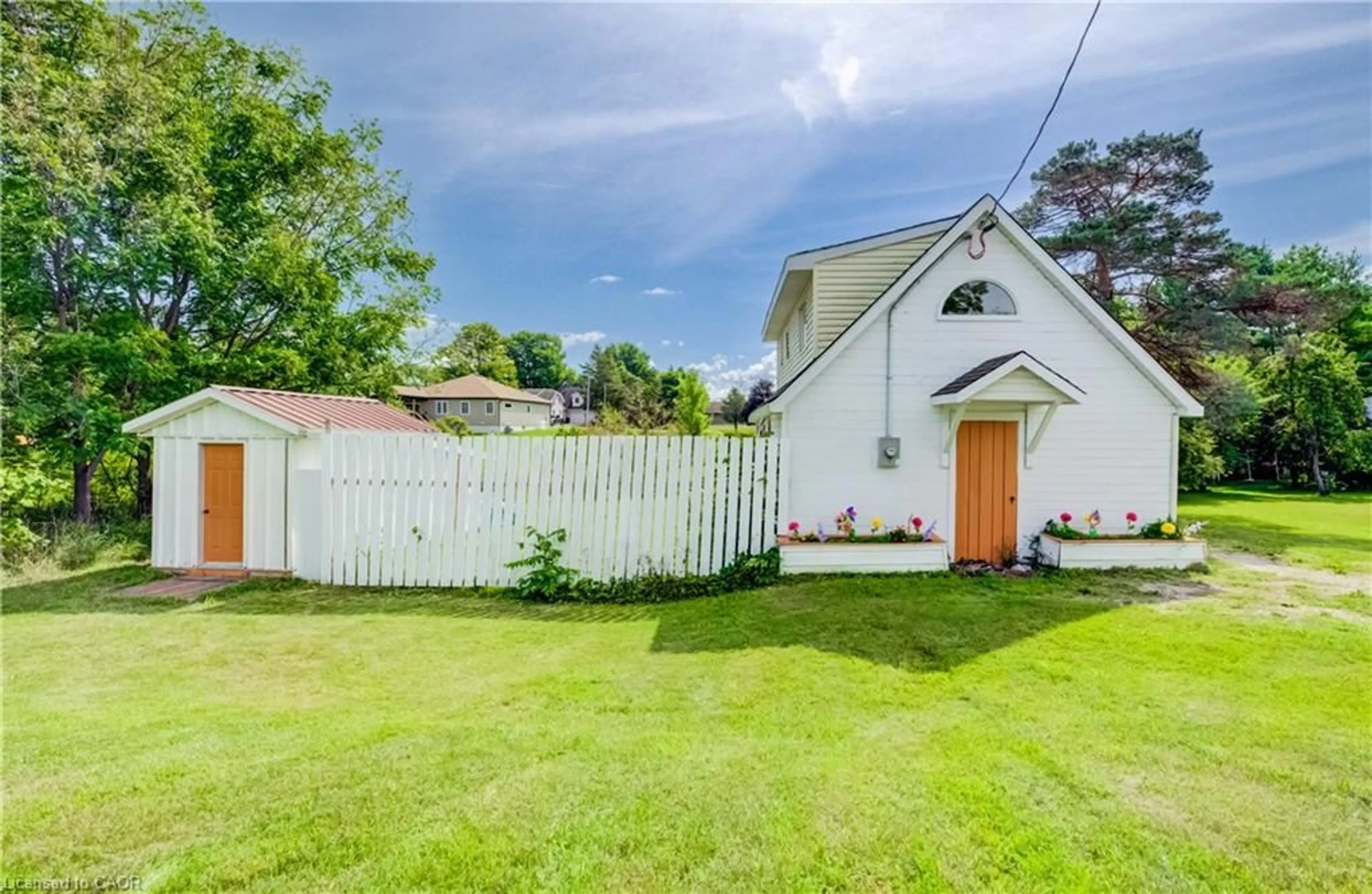 A pic from outside/outdoor area/front of a property/back of a property/a pic from drone, street for 1242 Bruce Rd 1, Holyrood Ontario N2W 3K4