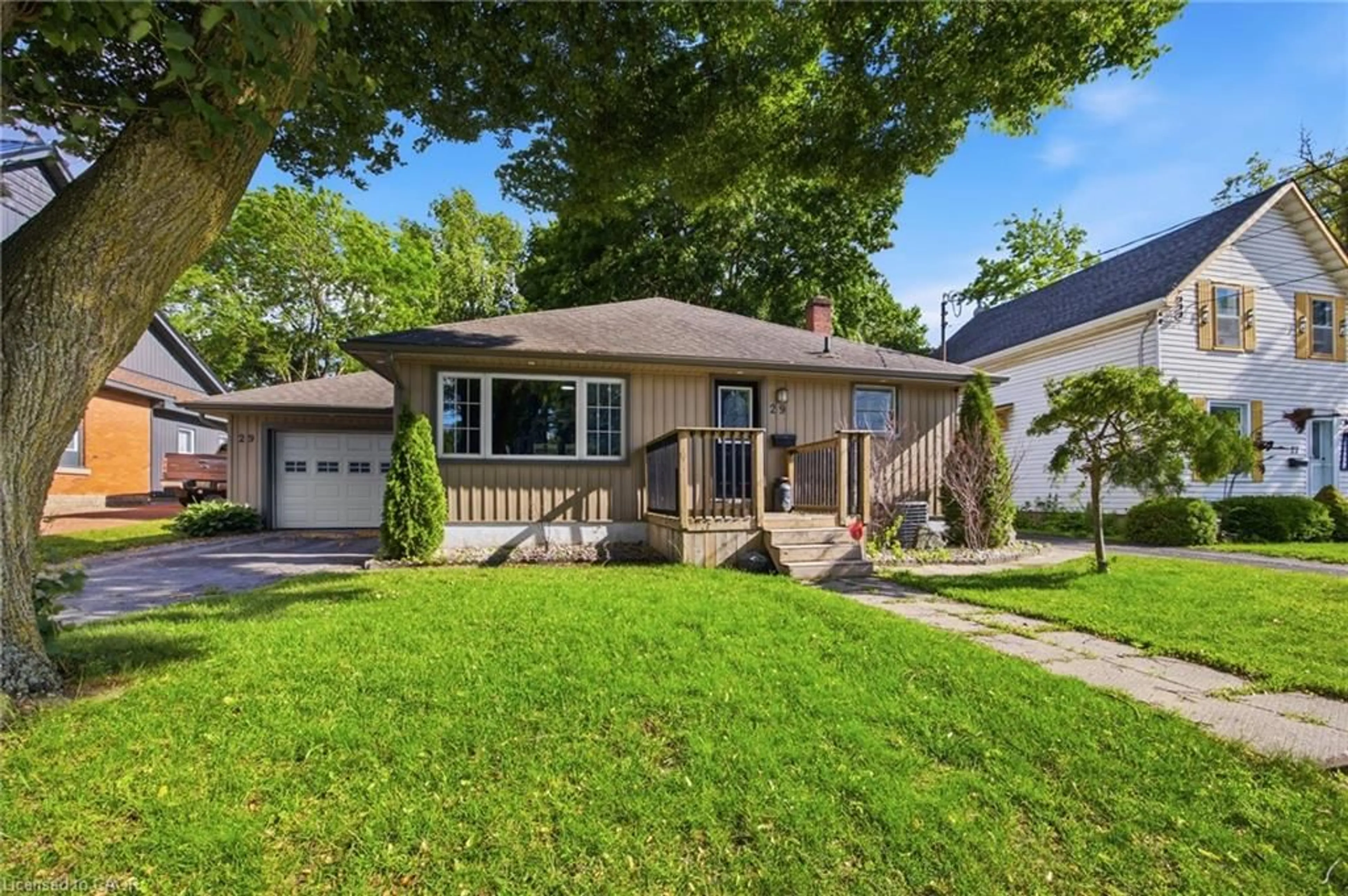 Home with vinyl exterior material, street for 29 Concession St, Tillsonburg Ontario N4G 1N9