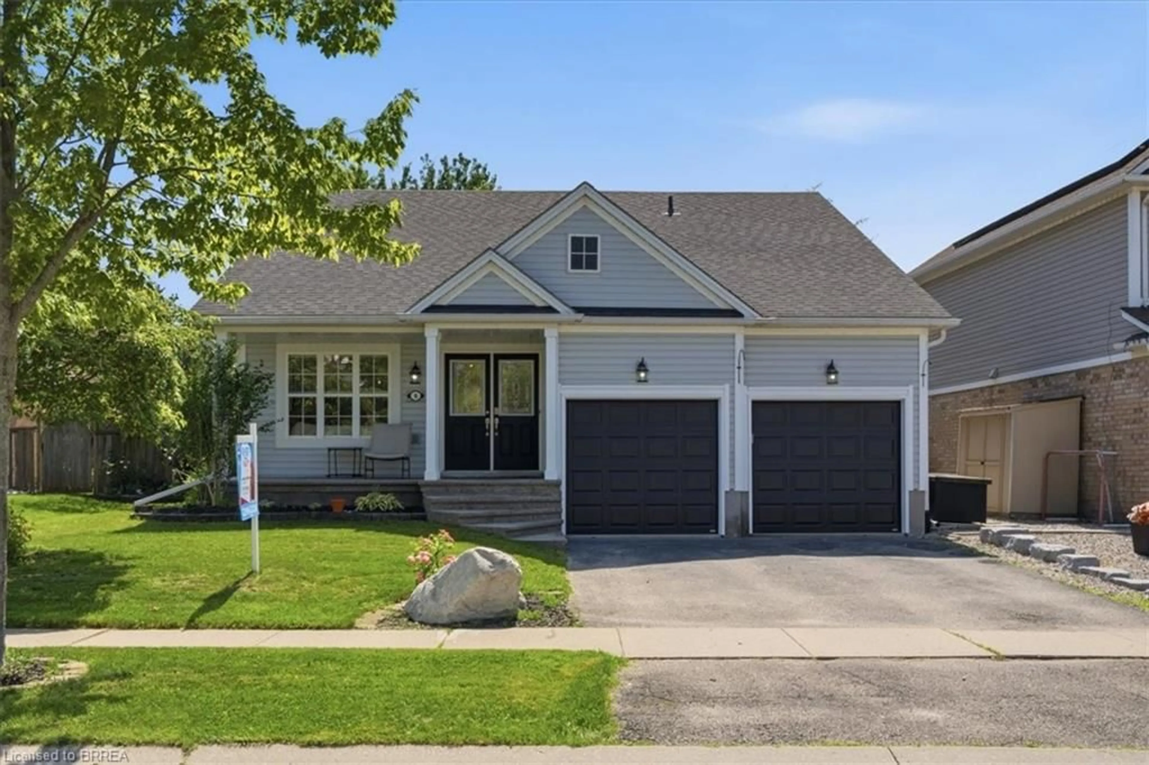 Home with vinyl exterior material, street for 8 Mavin St, Brantford Ontario N3T 6N1