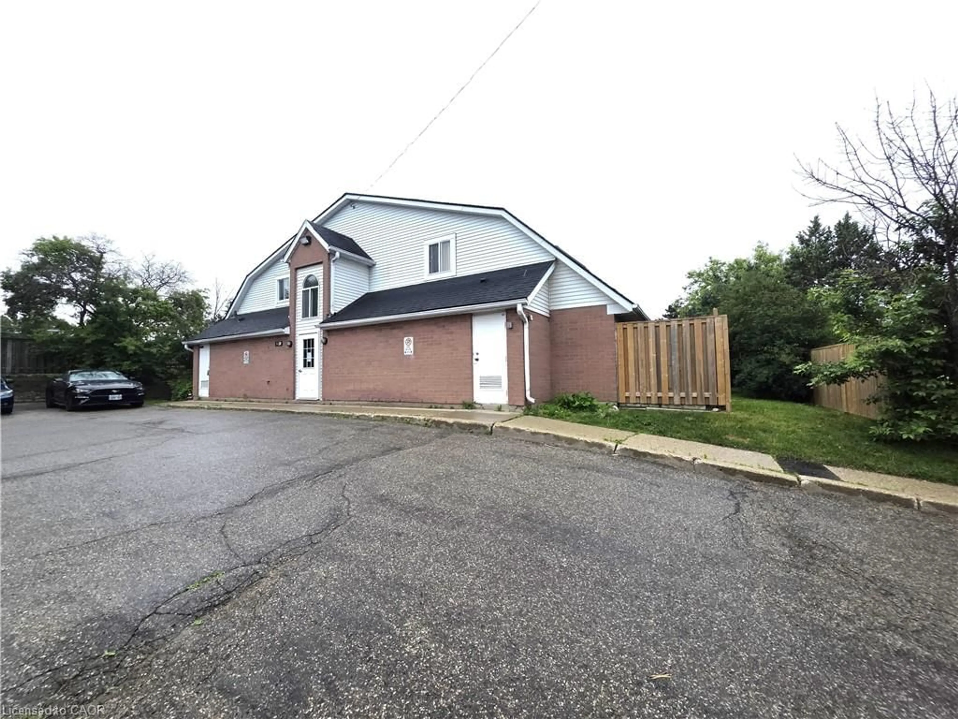 A pic from outside/outdoor area/front of a property/back of a property/a pic from drone, street for 41 Valleyview Rd #11, Kitchener Ontario N2E 3H9