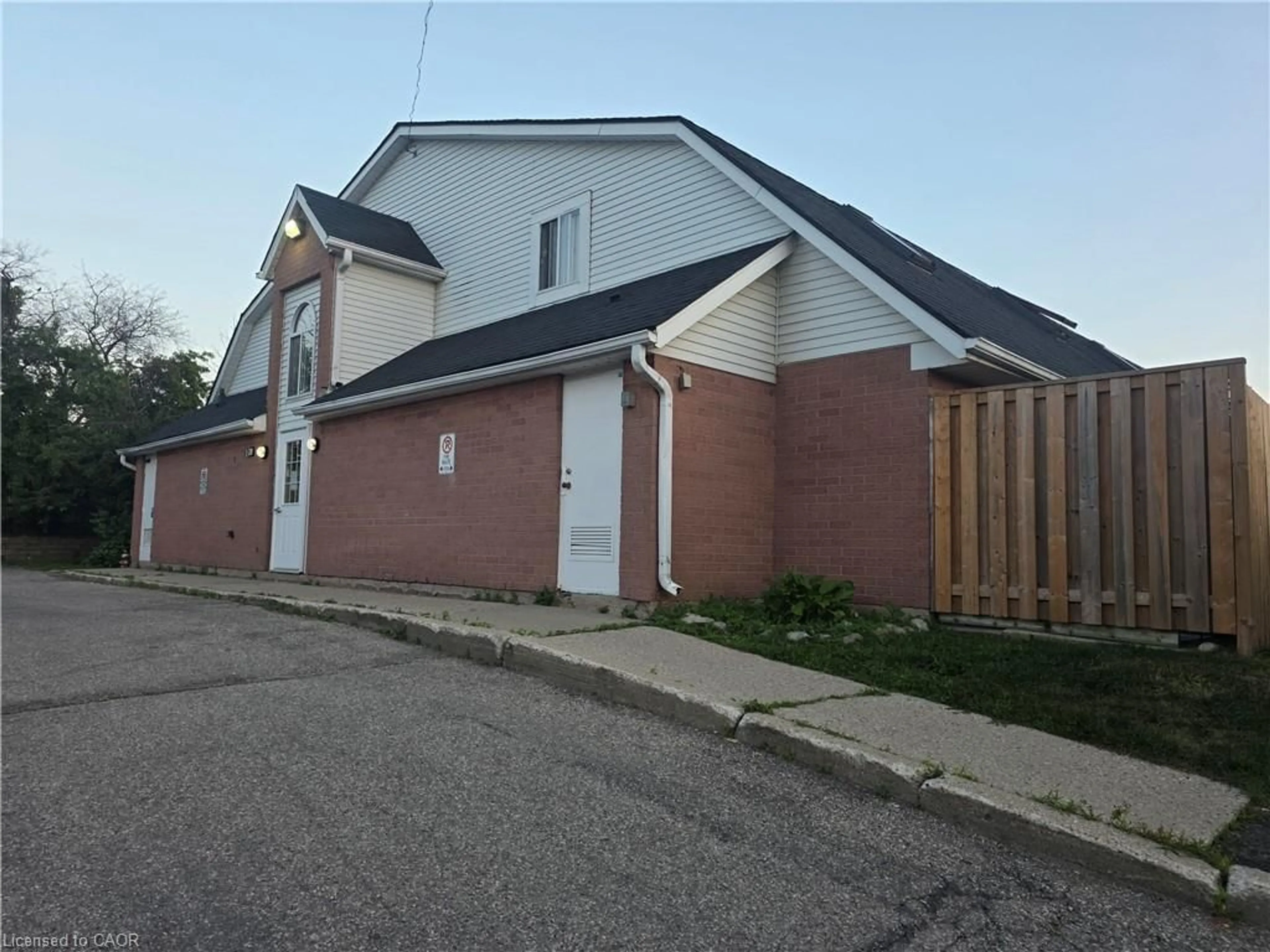 Unknown for 41 Valleyview Rd #11, Kitchener Ontario N2E 3H9