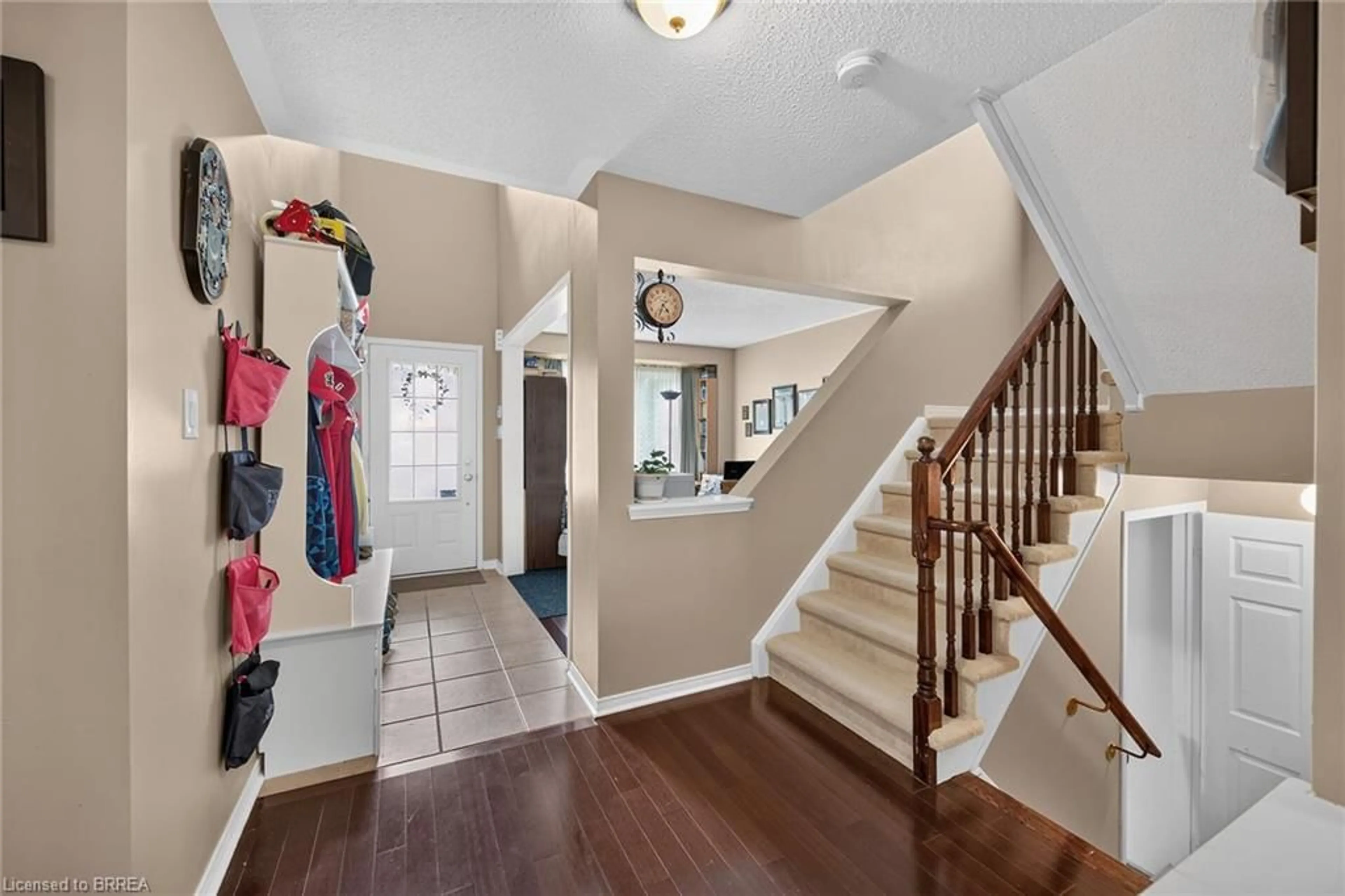 Indoor entryway for 12 Barrett Ave, Brantford Ontario N3S 0B2