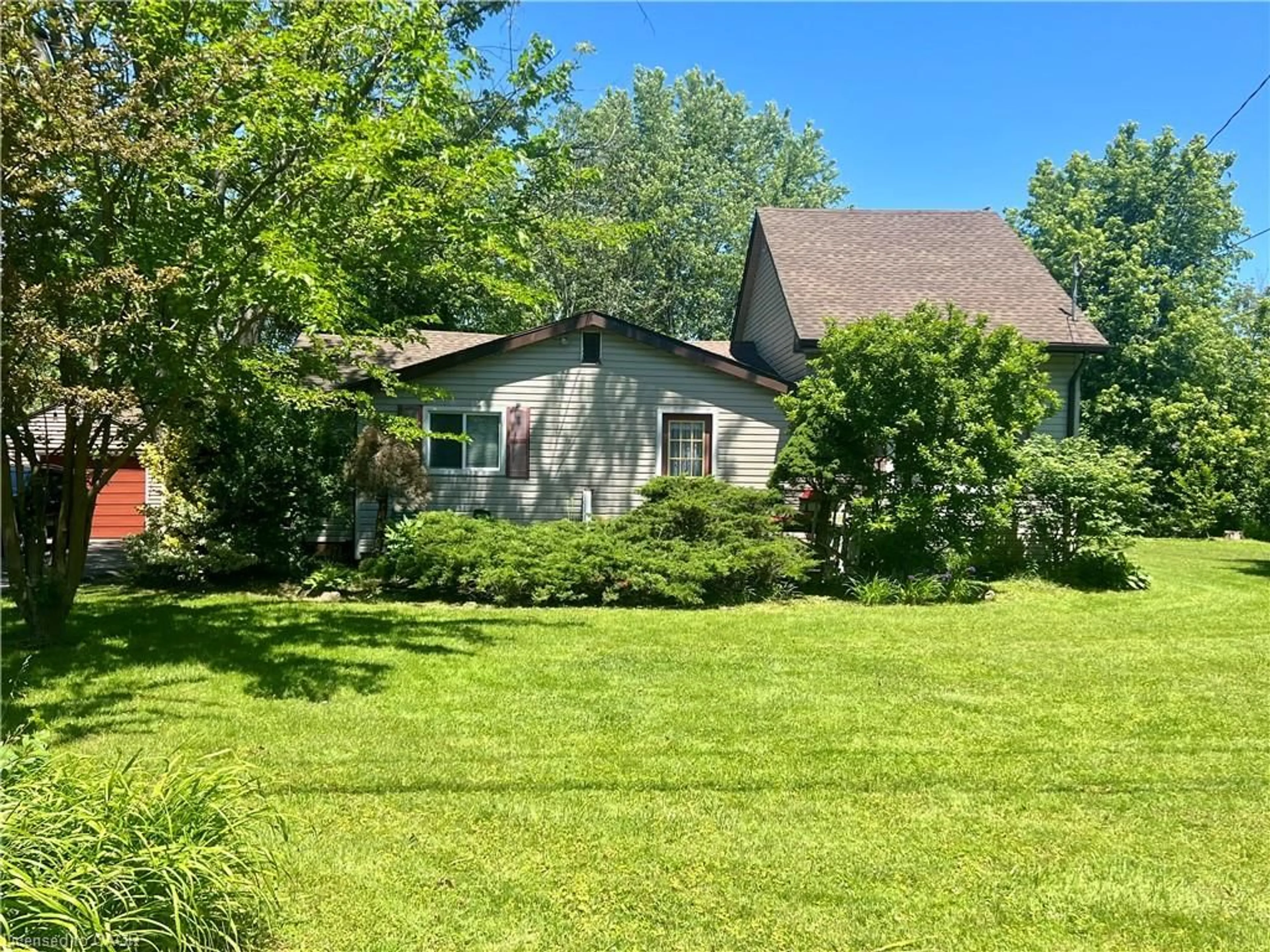 A pic from outside/outdoor area/front of a property/back of a property/a pic from drone, street for 3050 Jewell Ave, Ridgeway Ontario L0S 1N0