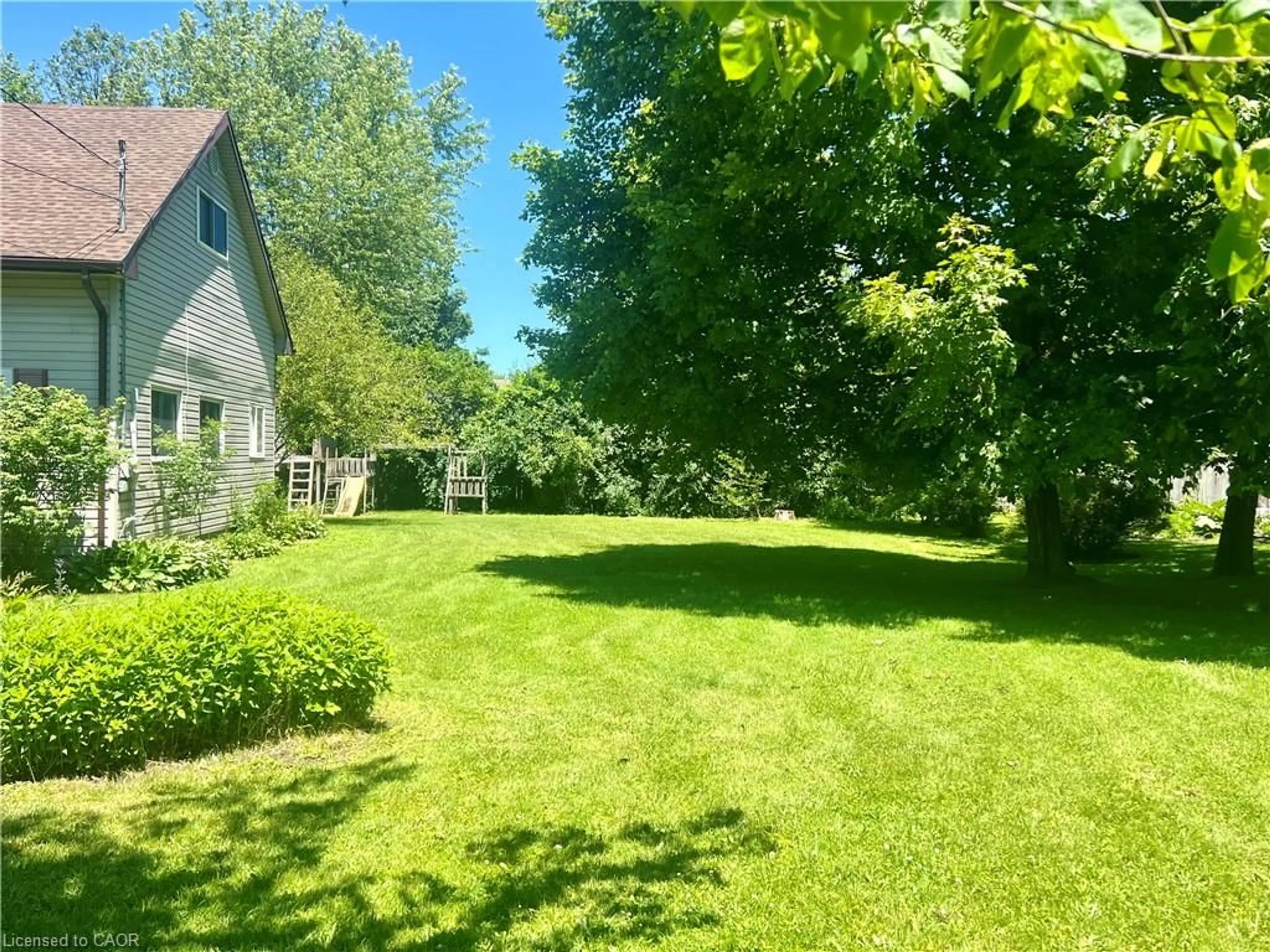 A pic from outside/outdoor area/front of a property/back of a property/a pic from drone, unknown for 3050 Jewell Ave, Ridgeway Ontario L0S 1N0