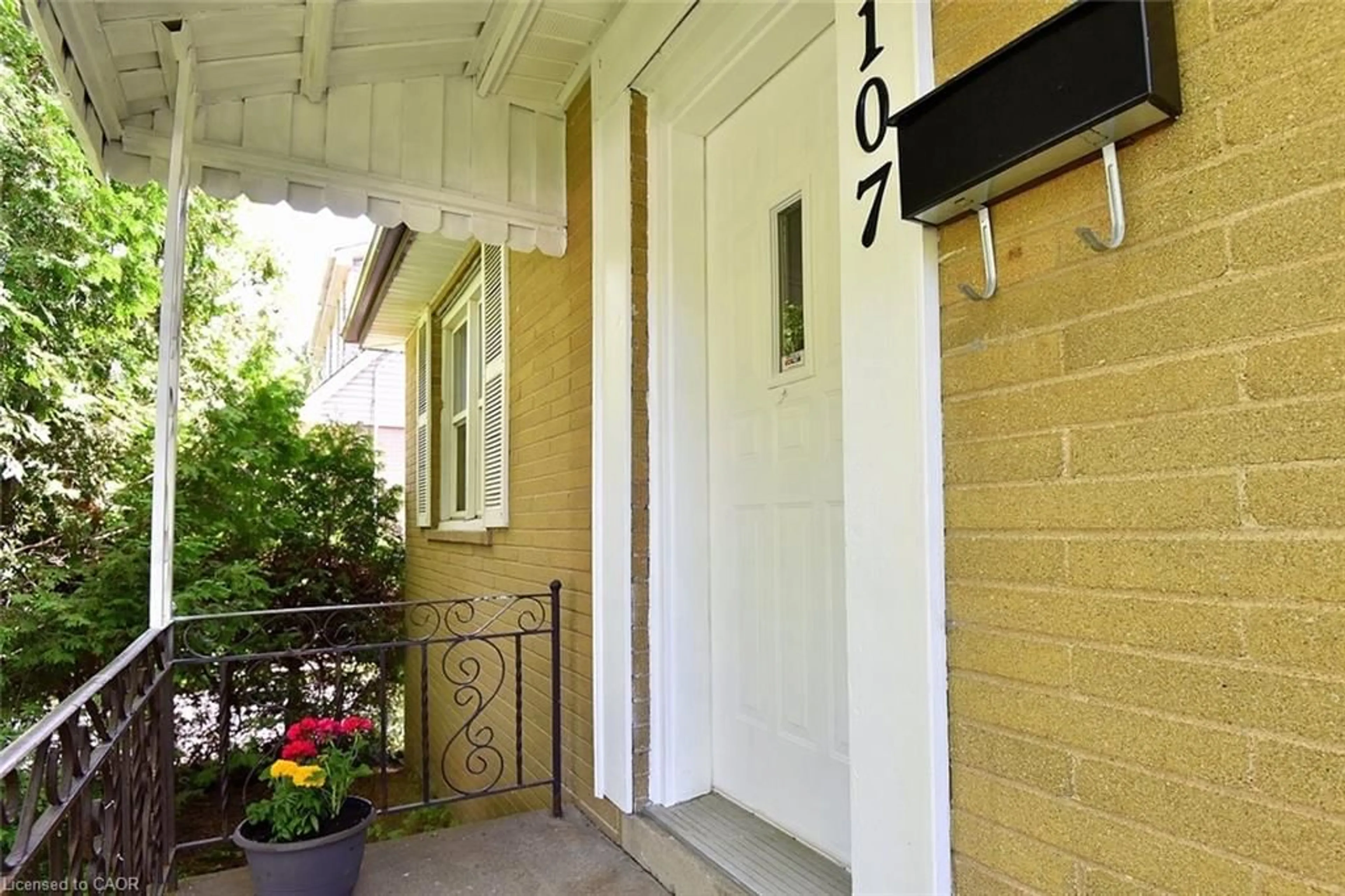 Unknown for 107 West 32nd St, Hamilton Ontario L9C 5G8