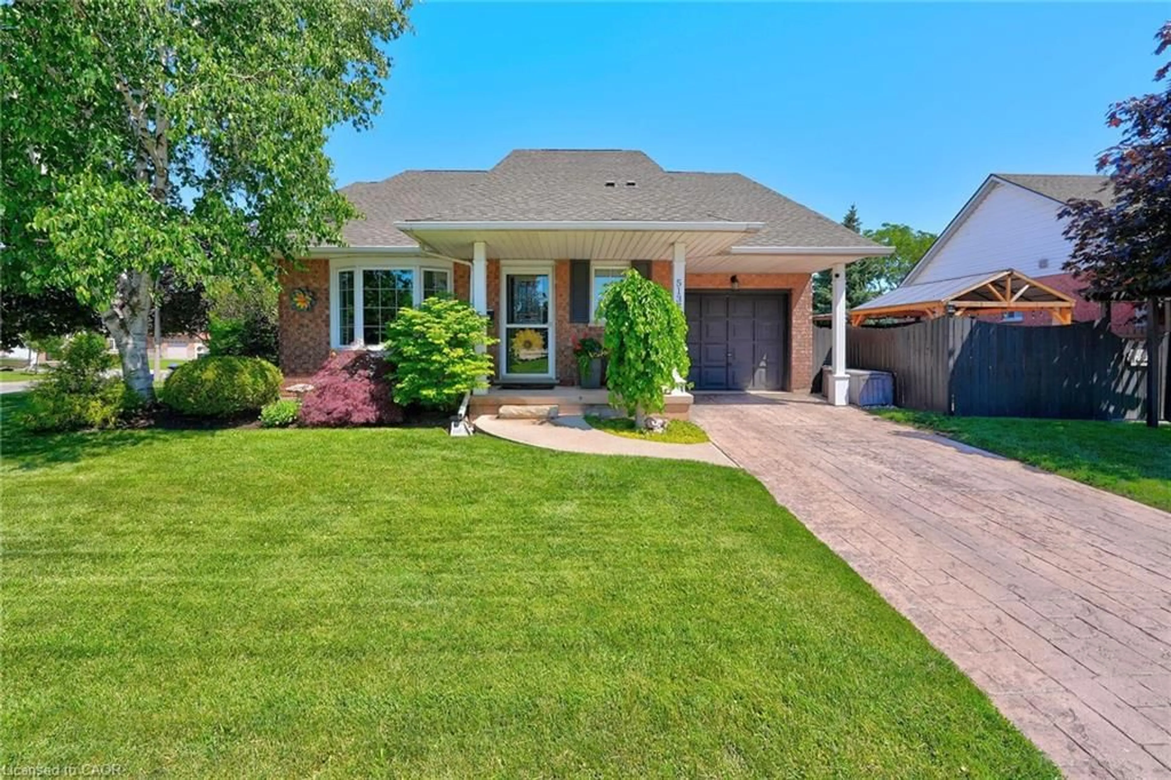 Home with brick exterior material, street for 5137 Hawthorn Dr, Lincoln Ontario L3J 0J6