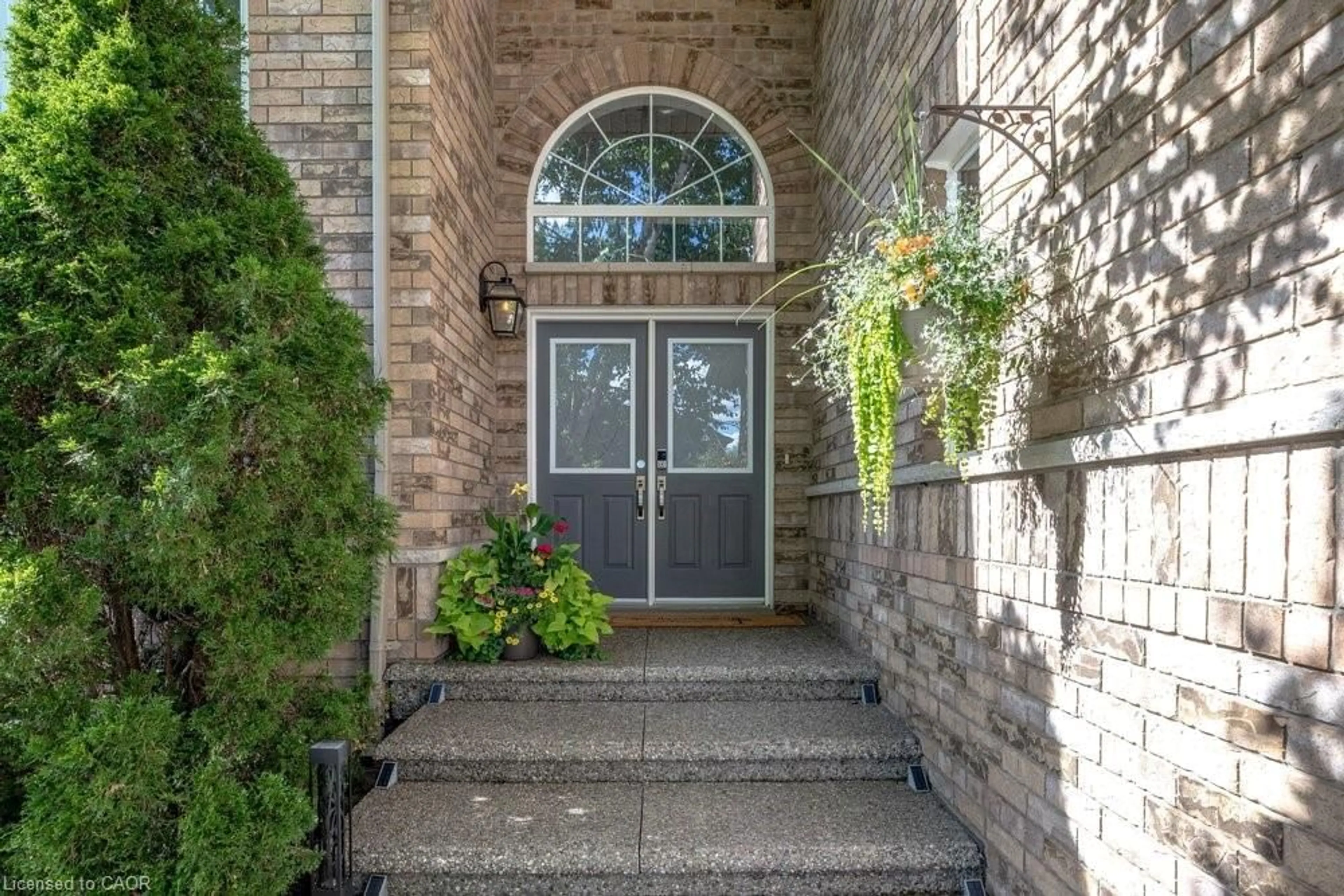 Indoor entryway for 126 Davidson Blvd, Dundas Ontario L9H 7M5