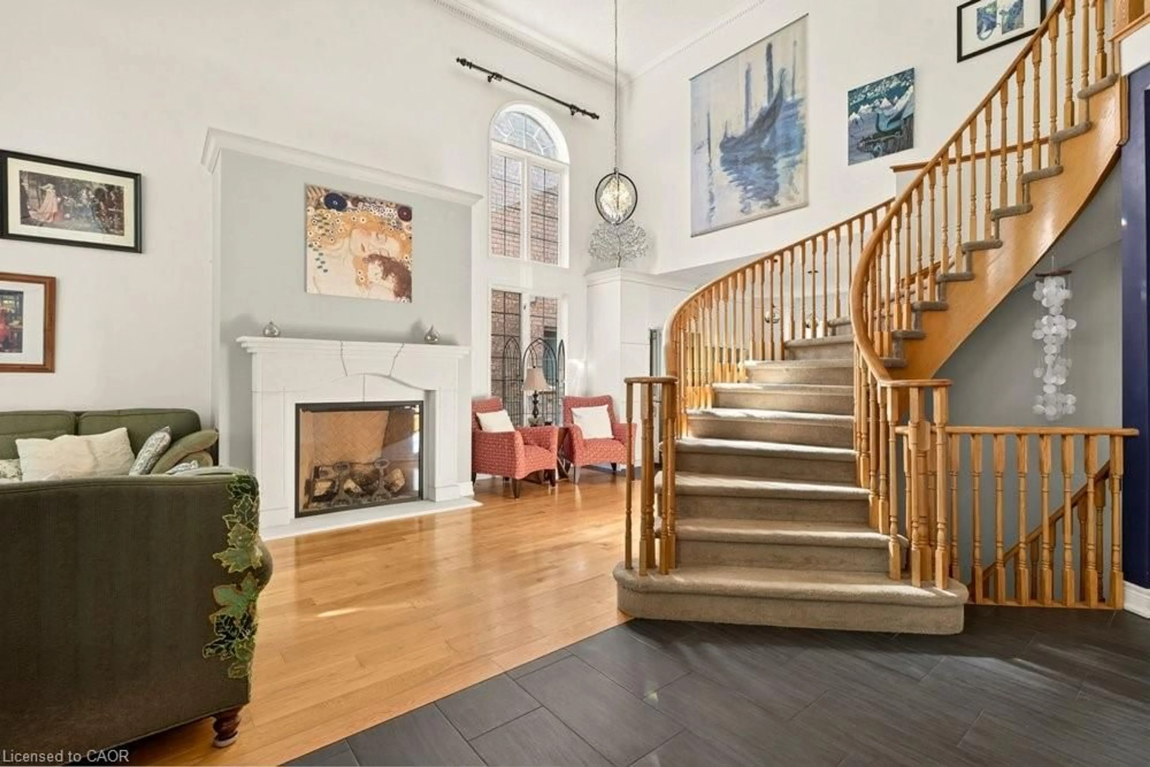 Indoor foyer for 126 Davidson Blvd, Dundas Ontario L9H 7M5