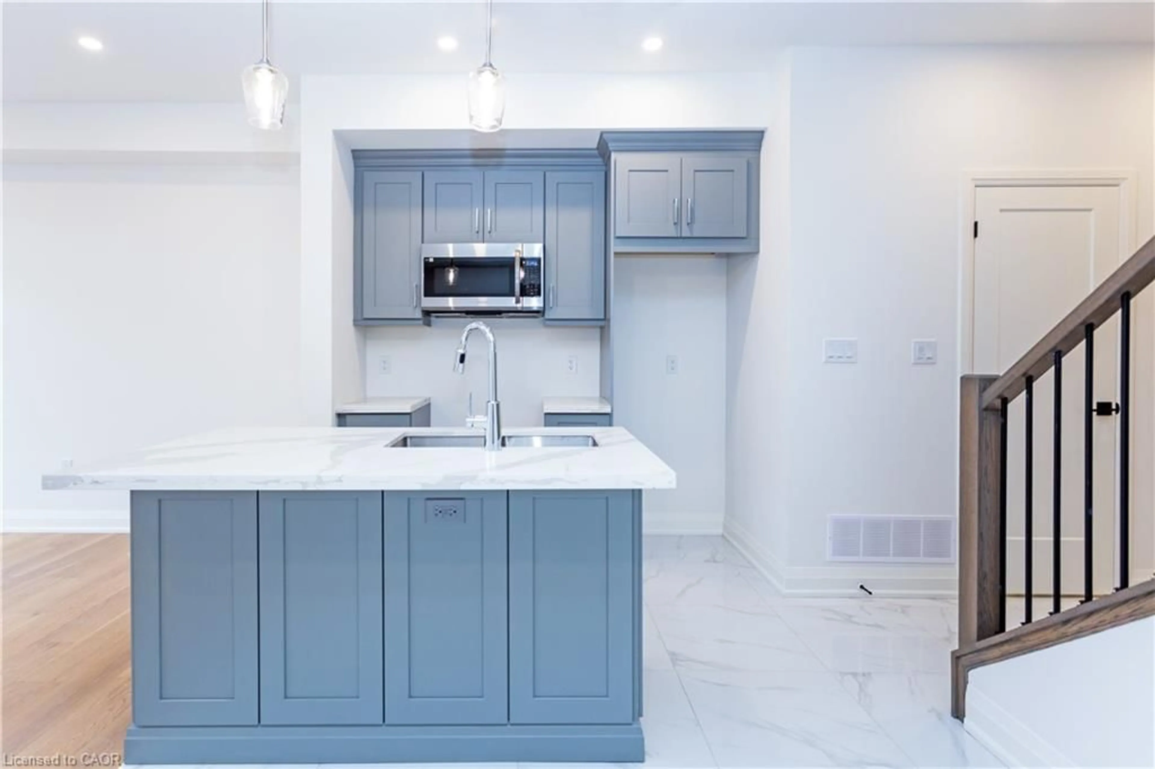 Open concept kitchen, ceramic/tile floor for 29 Dana Dr, Hamilton Ontario L9A 3H7
