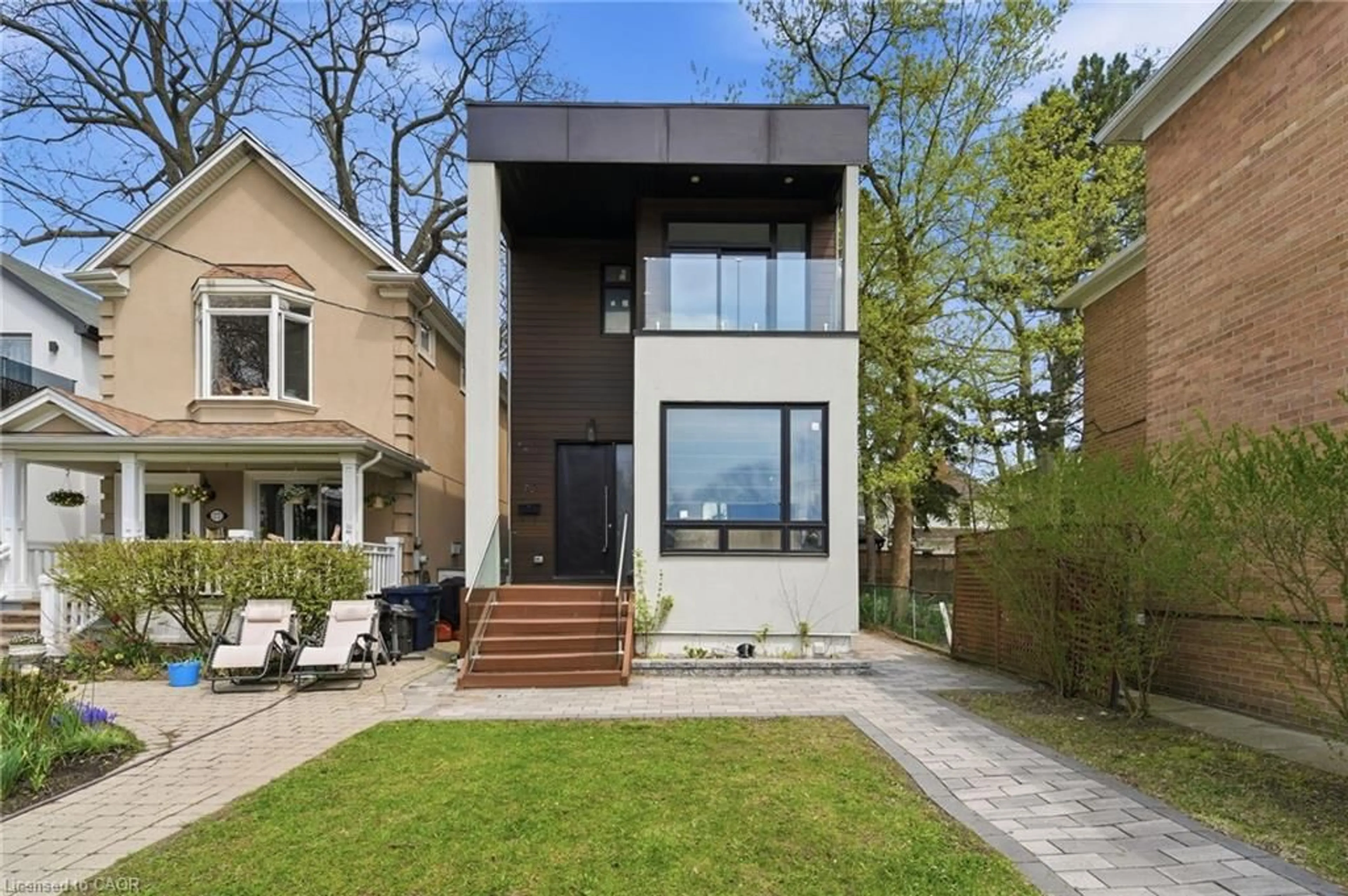 Home with brick exterior material, street for 75 Kenilworth Ave, Toronto Ontario M4L 3S4