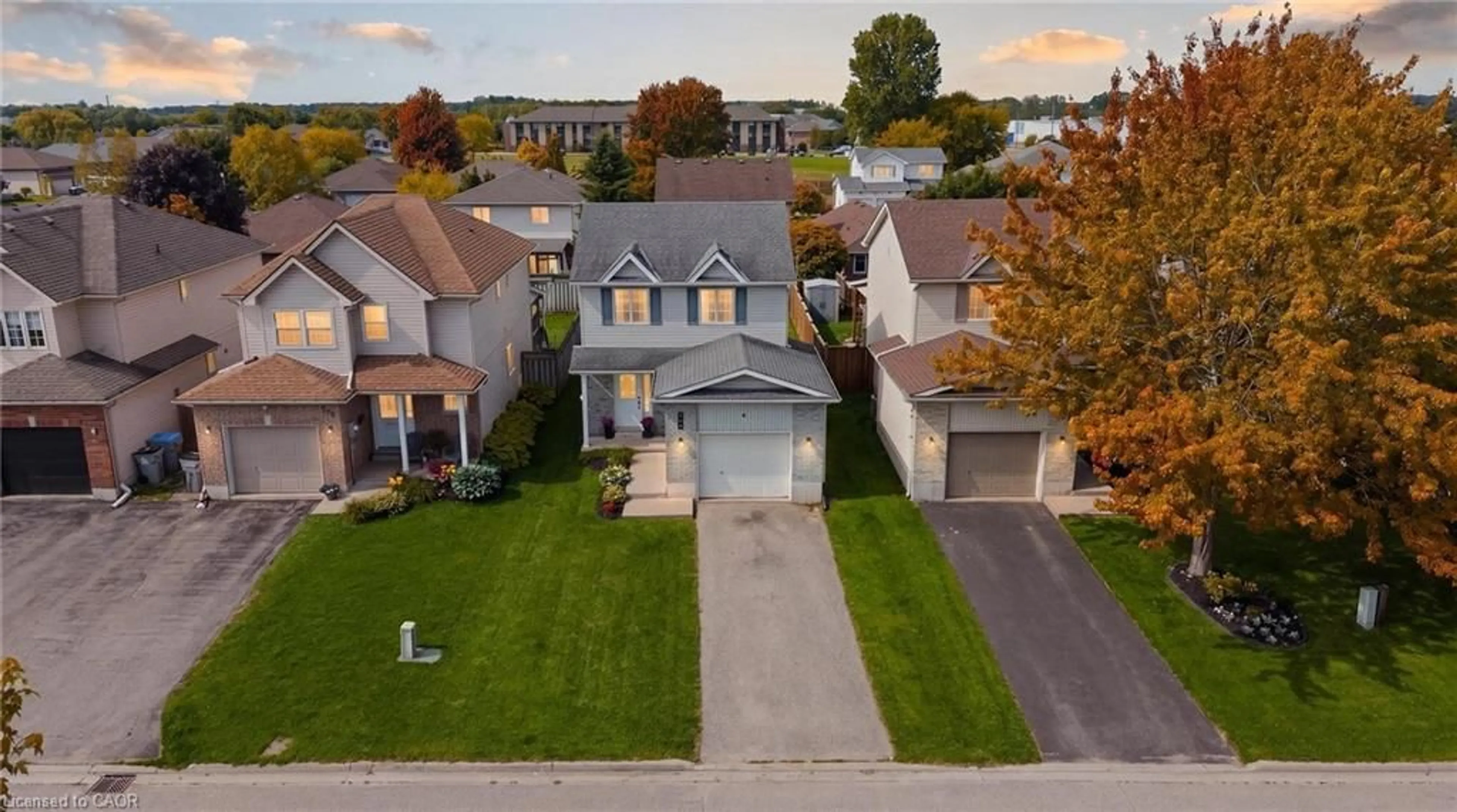 A pic from outside/outdoor area/front of a property/back of a property/a pic from drone, street for 770 Brock St, Listowel Ontario N4W 3T5