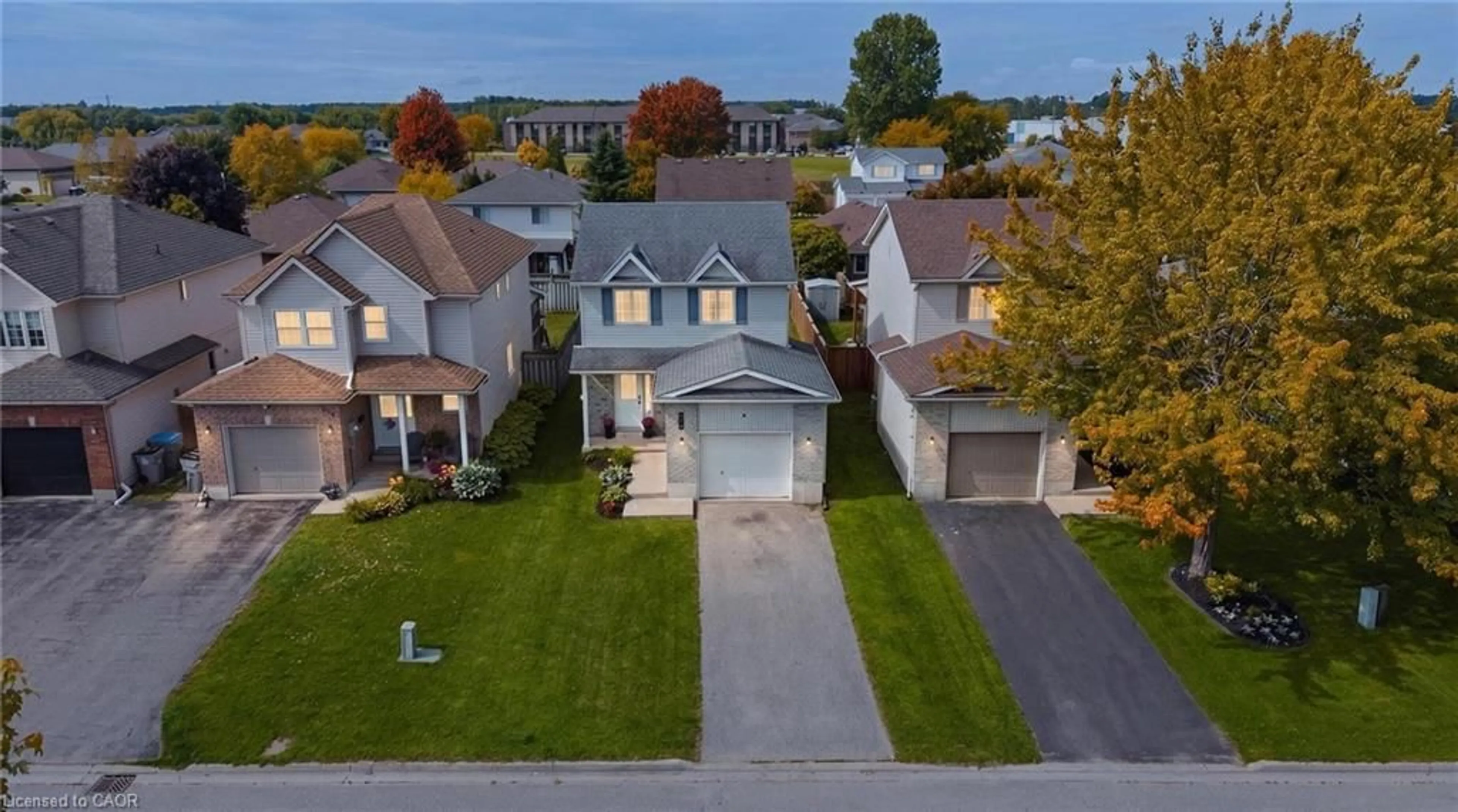 A pic from outside/outdoor area/front of a property/back of a property/a pic from drone, street for 770 Brock St, Listowel Ontario N4W 3T5