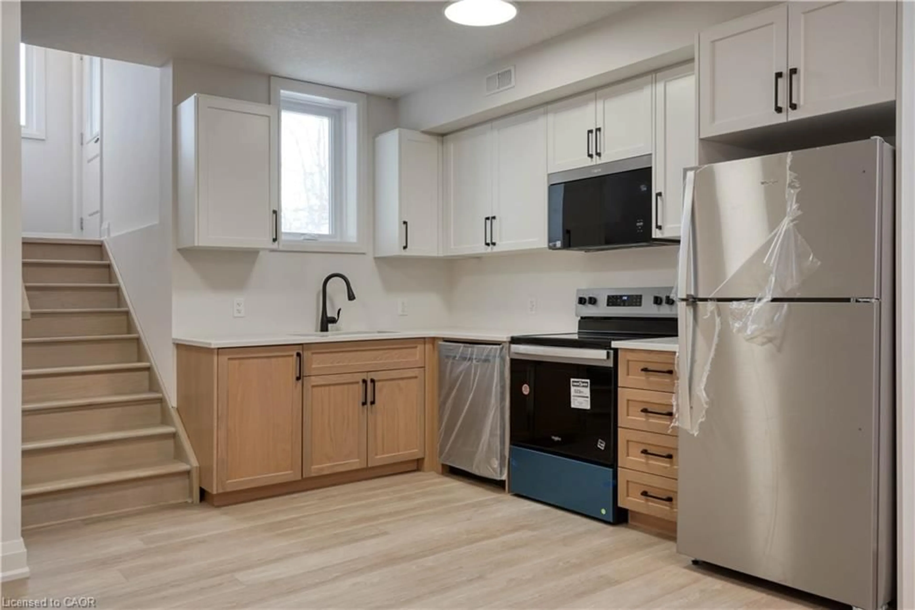 Standard kitchen, unknown for 800 Myers Rd #103, Cambridge Ontario N1P 0B7