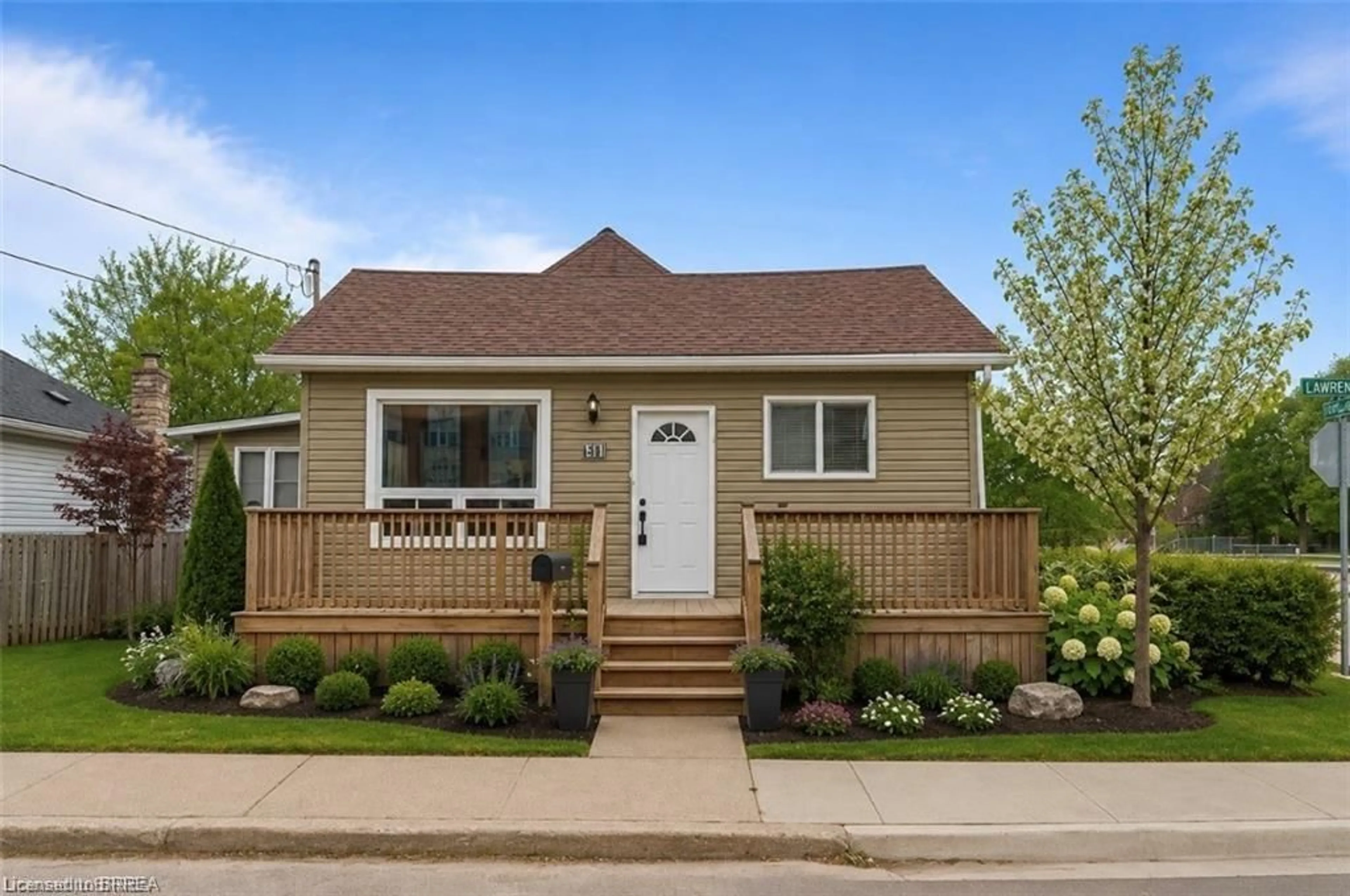 Home with vinyl exterior material, street for 44 Lawrence St, Brantford Ontario N3R 1A7