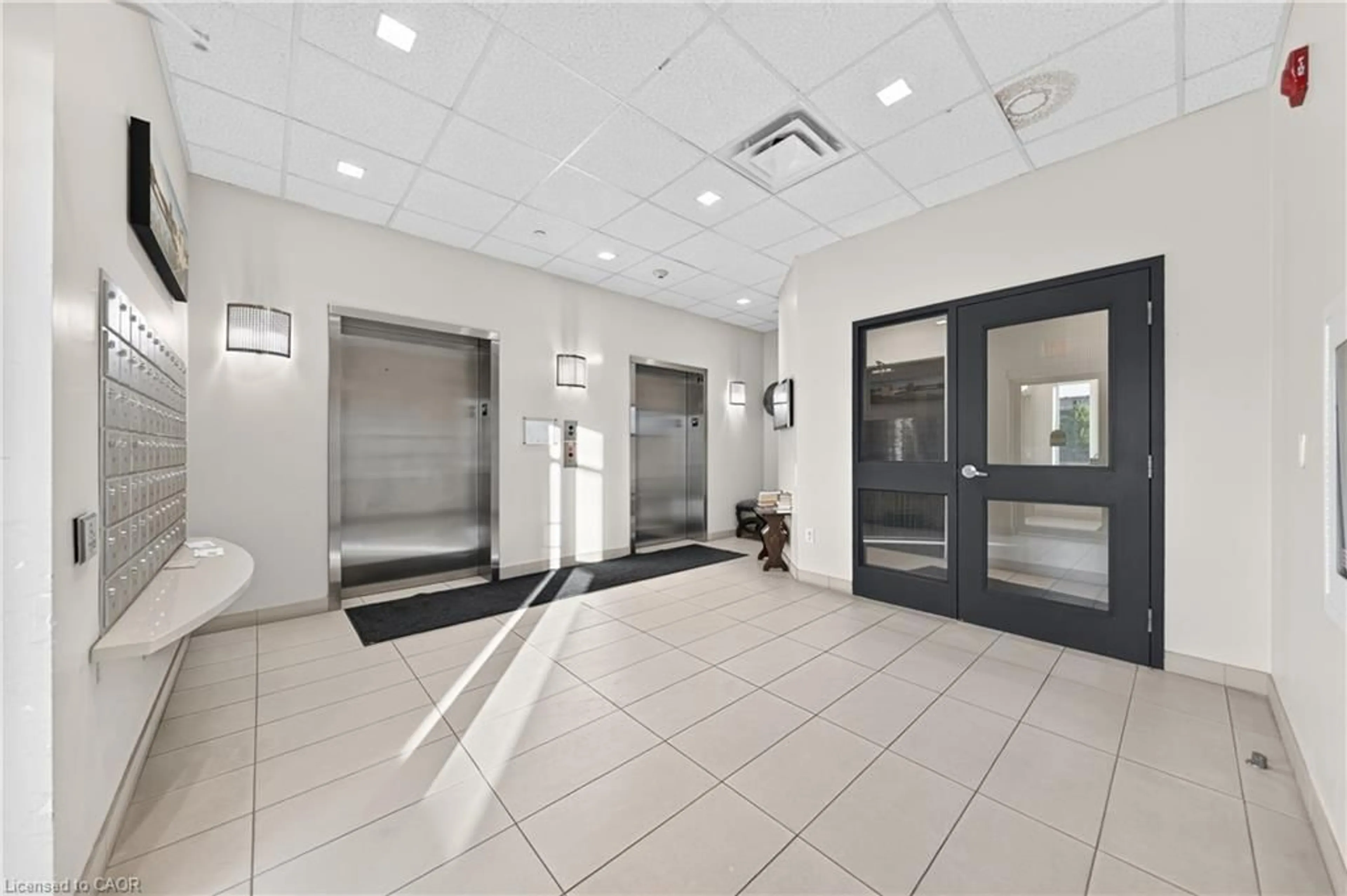Indoor foyer for 155 Water St #203, Cambridge Ontario N1R 3E3