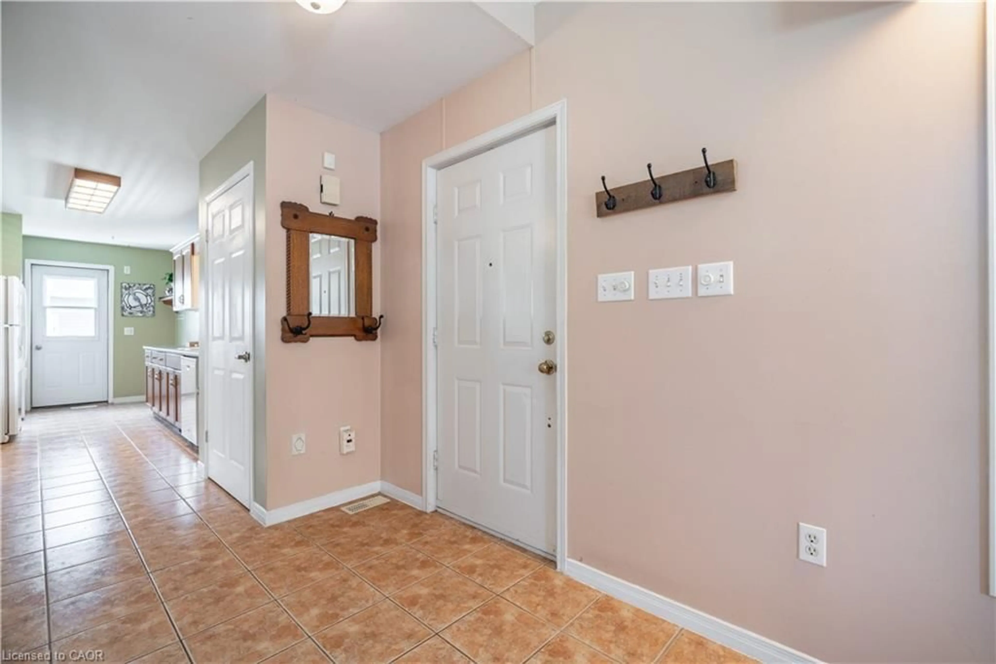 Indoor entryway for 339 Main St, Dunnville Ontario N1A 1W3