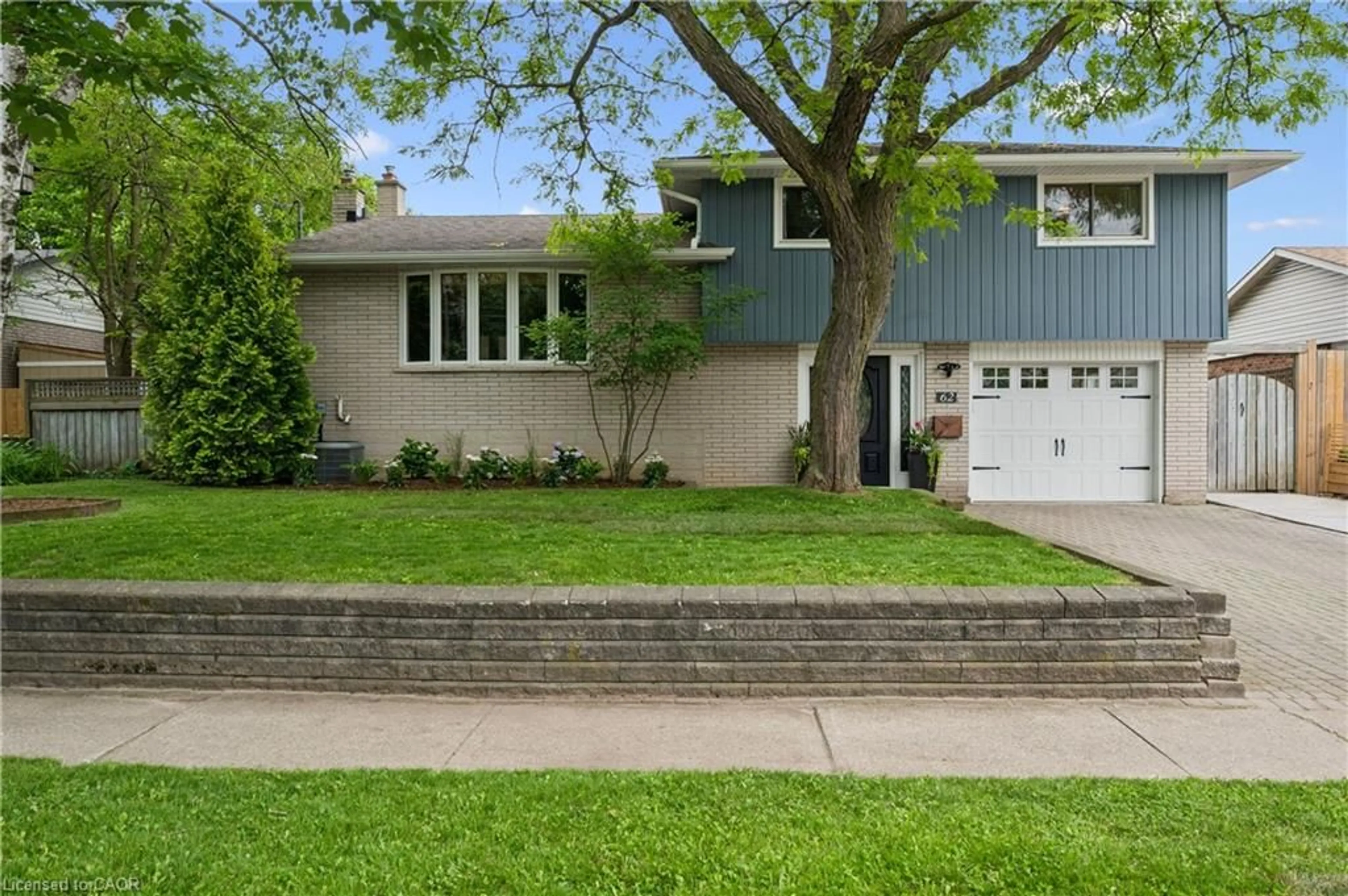 Home with vinyl exterior material, street for 62 Glenburnie Dr, Guelph Ontario N1E 4C5