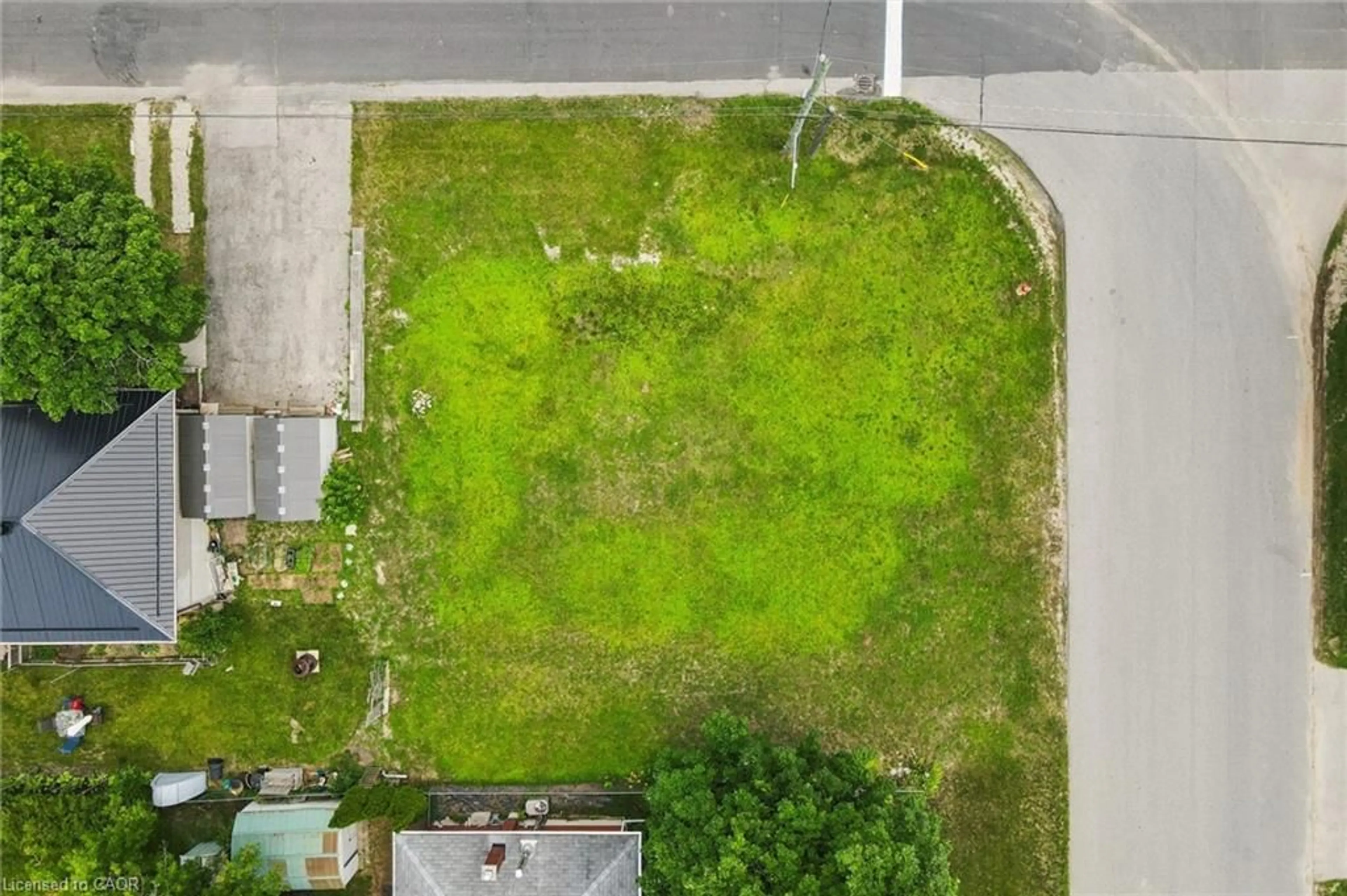 A pic from outside/outdoor area/front of a property/back of a property/a pic from drone, street for 46 Daniel Ave, Kitchener Ontario N2K 1E9
