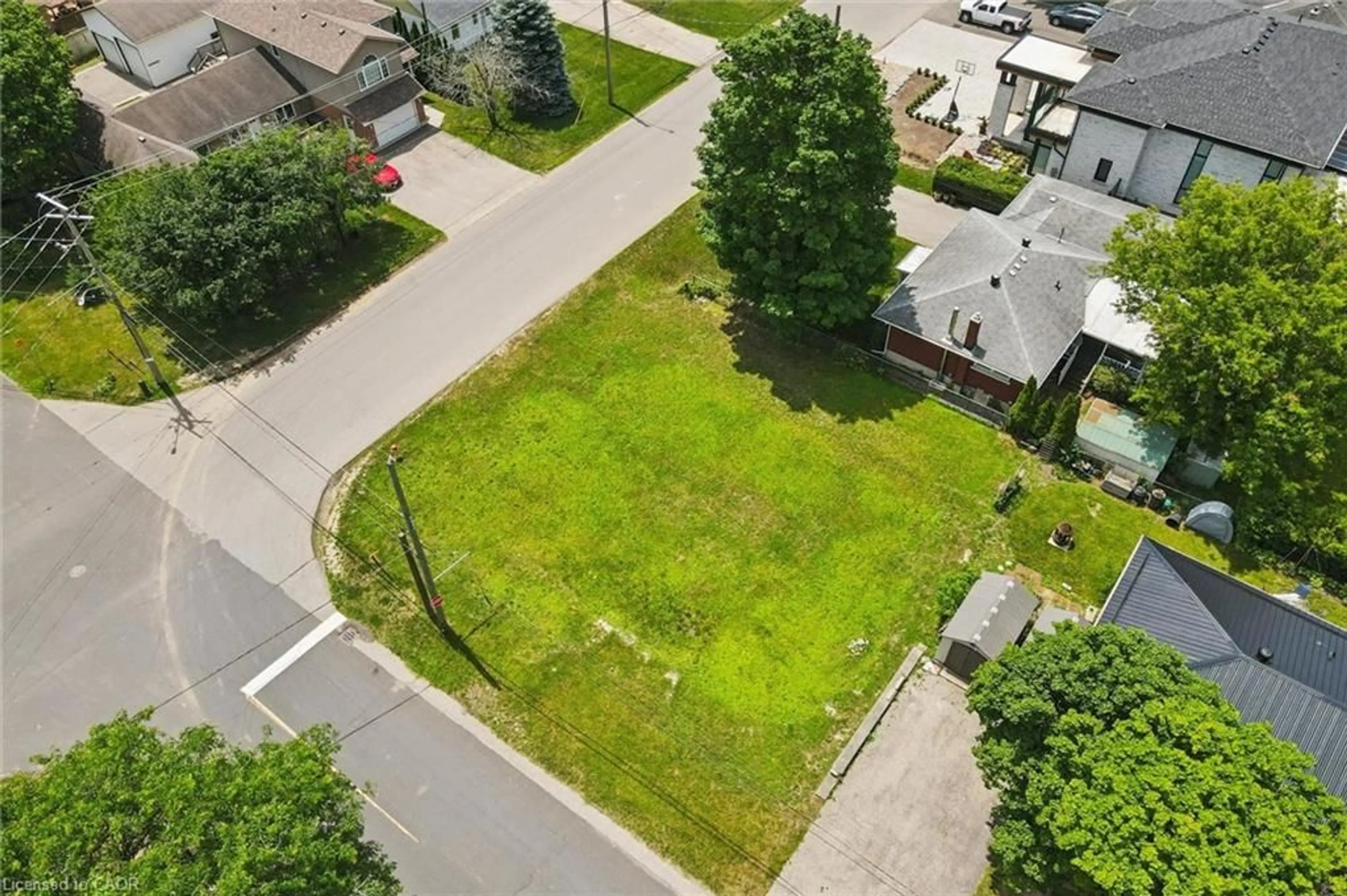 A pic from outside/outdoor area/front of a property/back of a property/a pic from drone, street for 46 Daniel Ave, Kitchener Ontario N2K 1E9